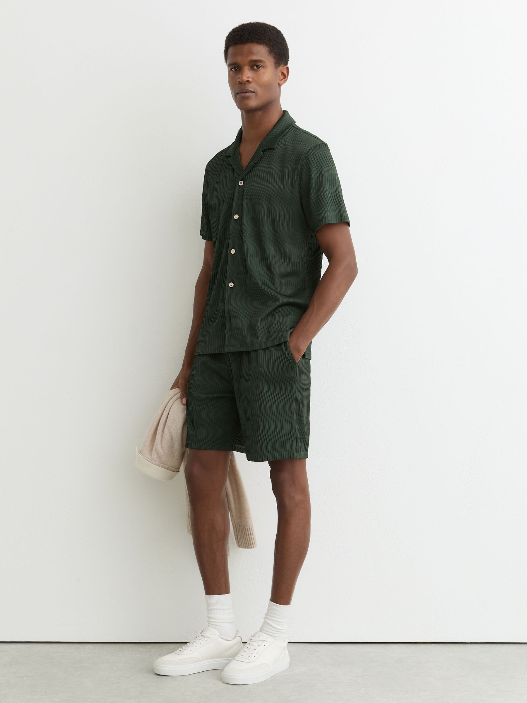 Textured-Wave Cuban-Collar Shirt in Emerald Green - image 3