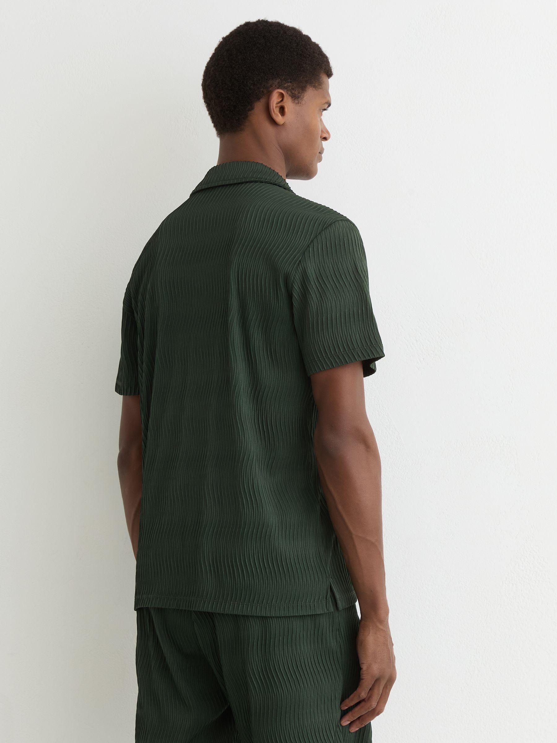 Textured-Wave Cuban-Collar Shirt in Emerald Green - Image 5 of 6