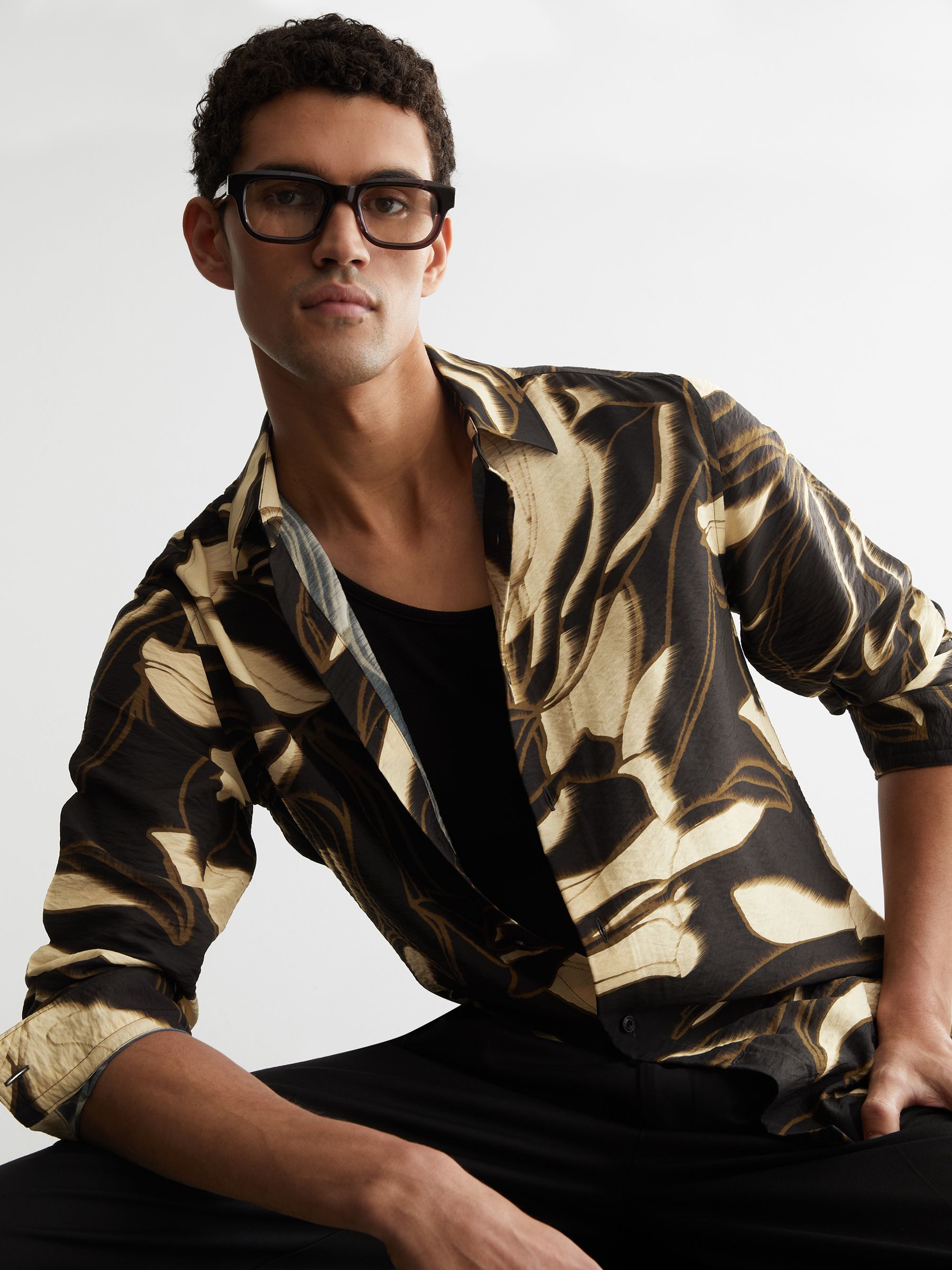 Floral-Print Long-Sleeve Shirt Regular-Fit in Black - Image 1 of 5 Floral-Print Long-Sleeve Shirt Regular-Fit in Black - Image 1 of 5