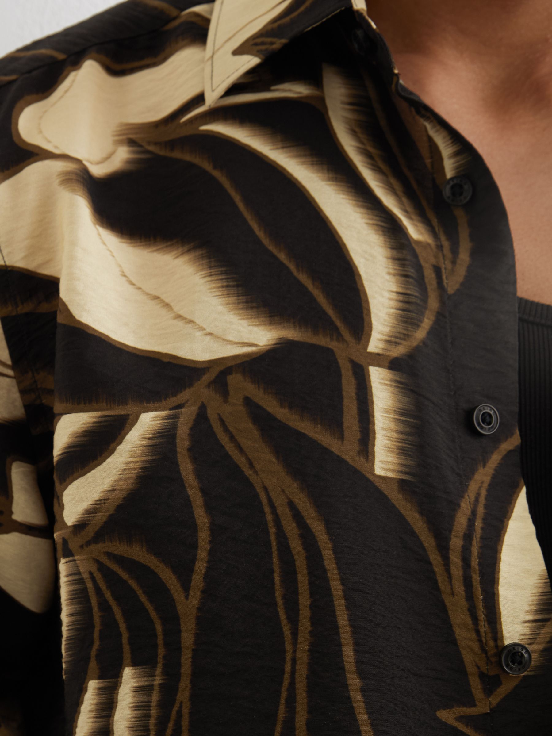 Floral-Print Long-Sleeve Shirt Regular-Fit in Black - image 5
