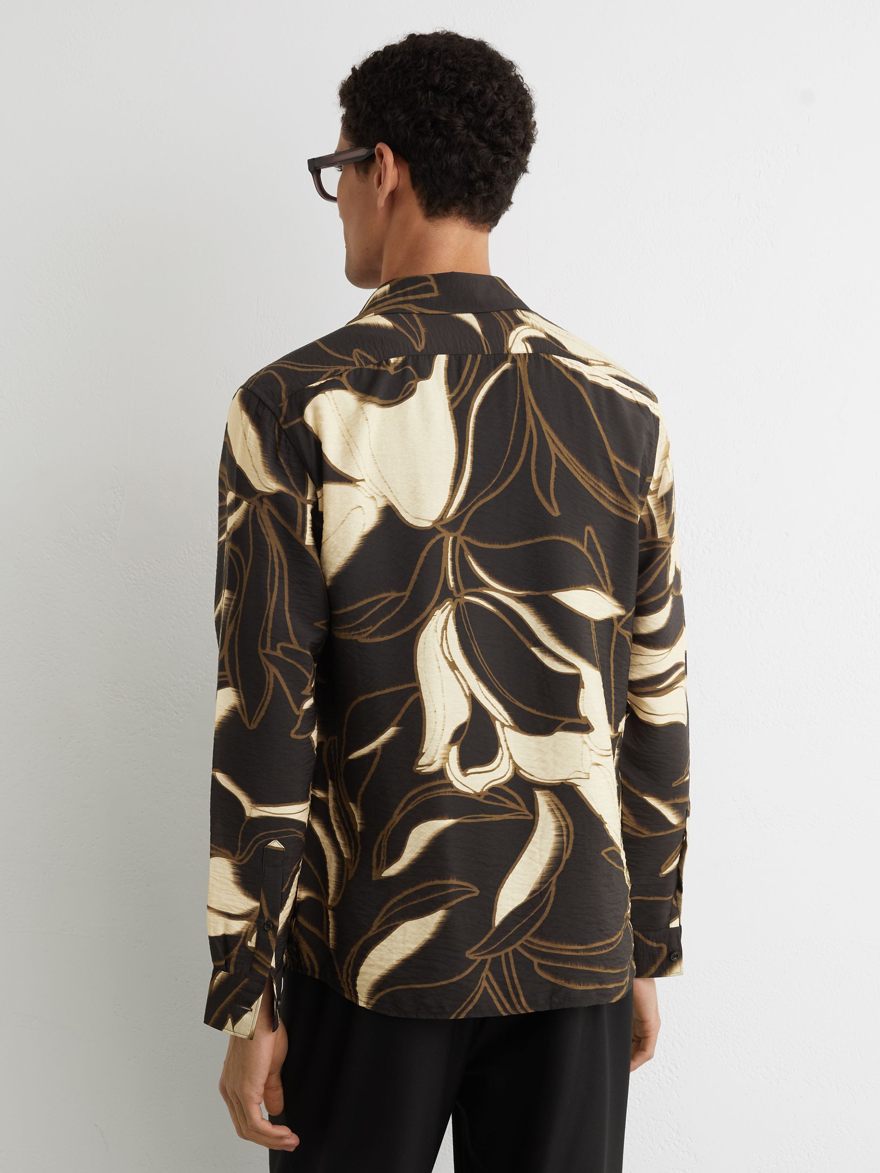 Floral-Print Long-Sleeve Shirt Regular-Fit in Black - image 4