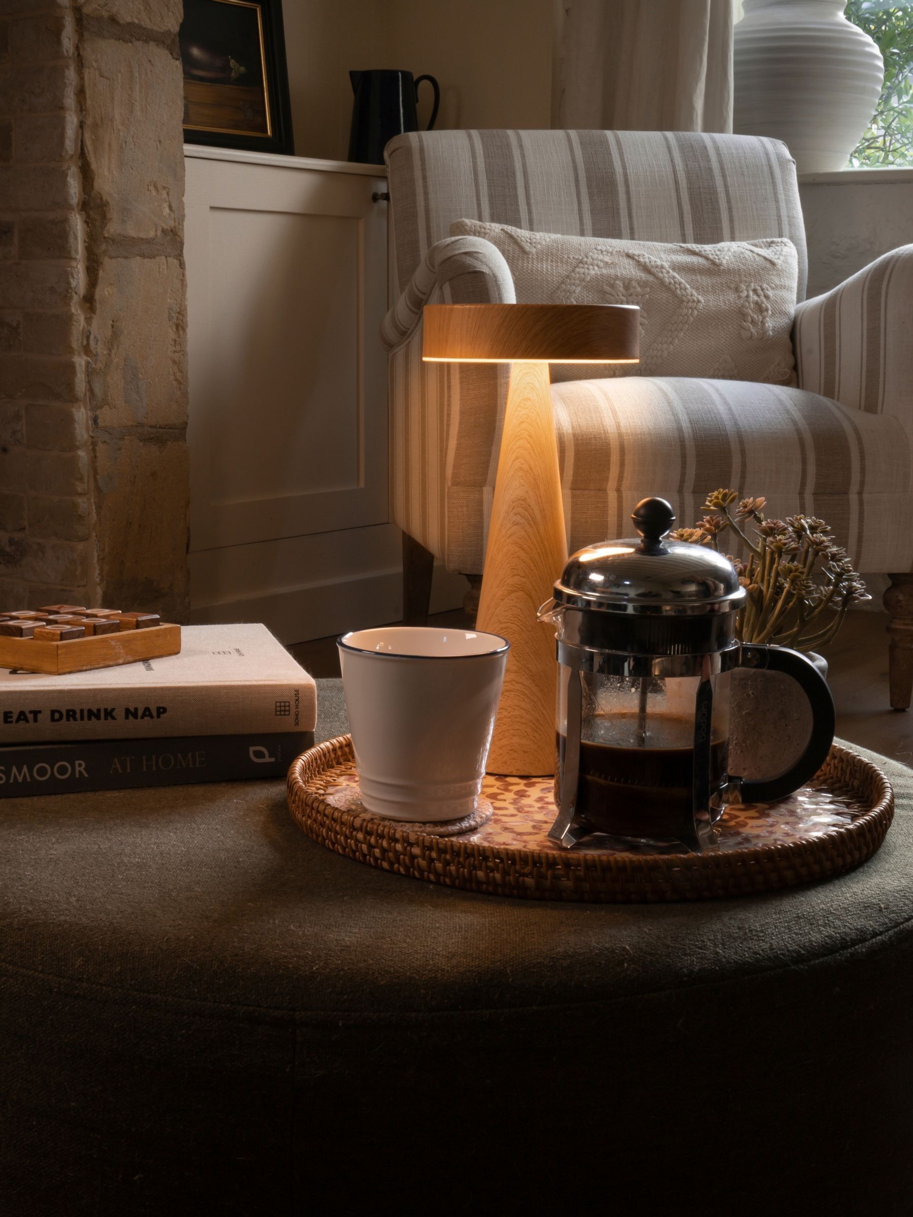 The Solar Centre Warm White Seattle USB Solar Table Light - Image 2 of 3