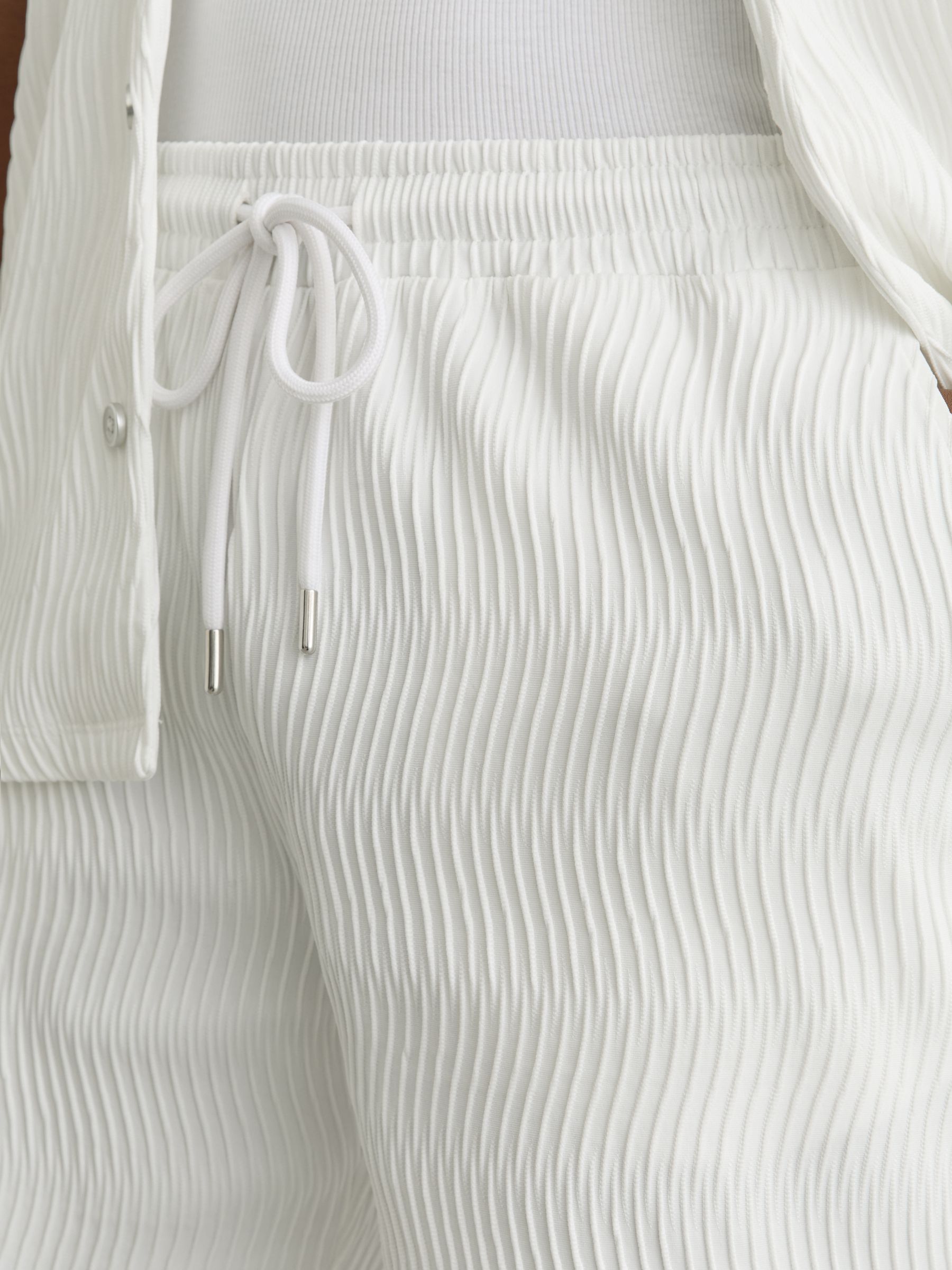 Textured-Wave Drawstring Shorts in White - image 4