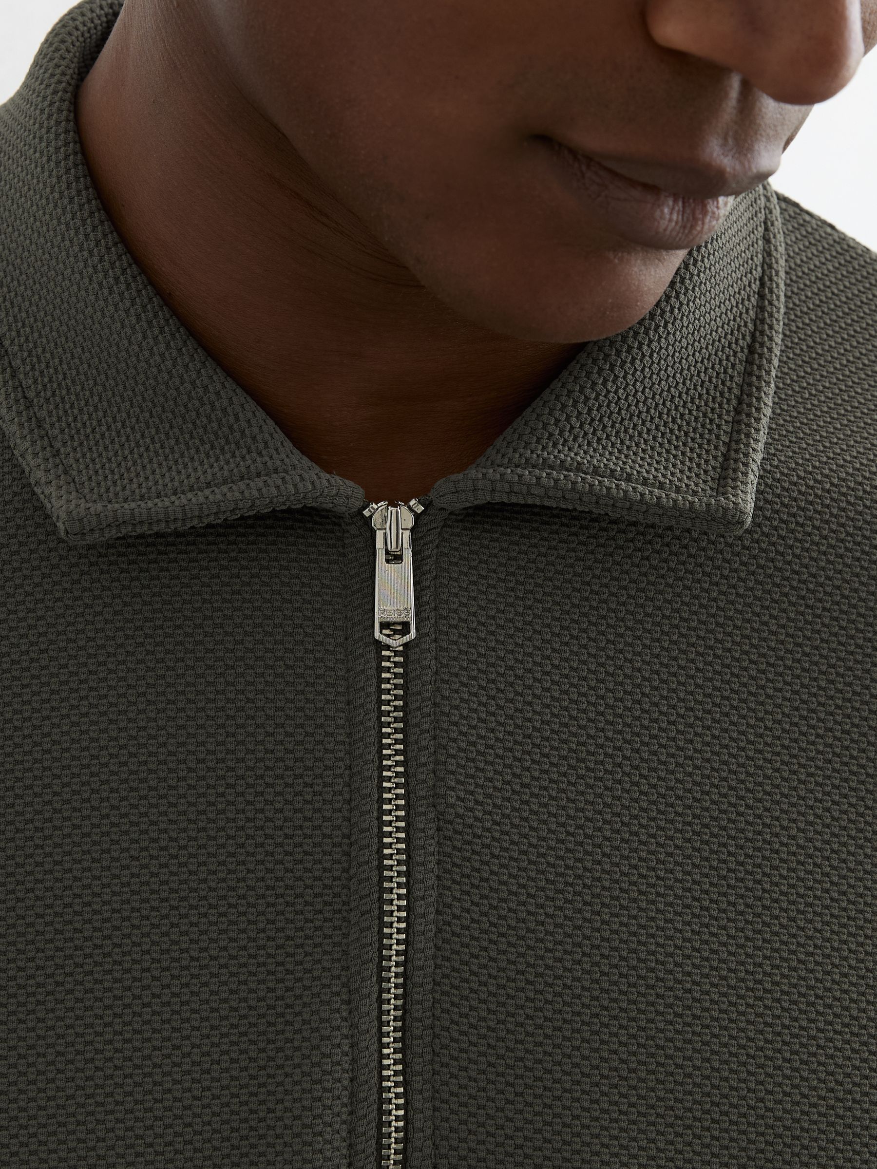 أخضر فاتح - قميص بولو بارز الملمس بنصف سحَّاب Forno من Reiss - صورة 3 من 6