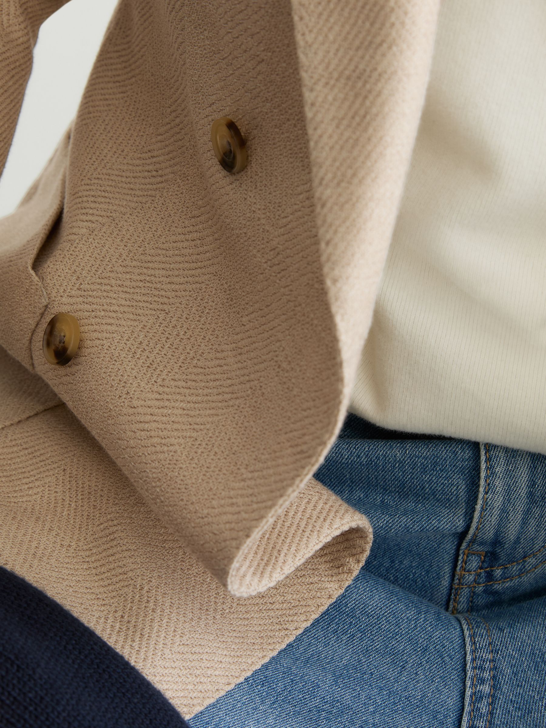 Double-Breasted Herringbone Blazer Tailored-Fit with Cotton in Stone - Image 4 de 9