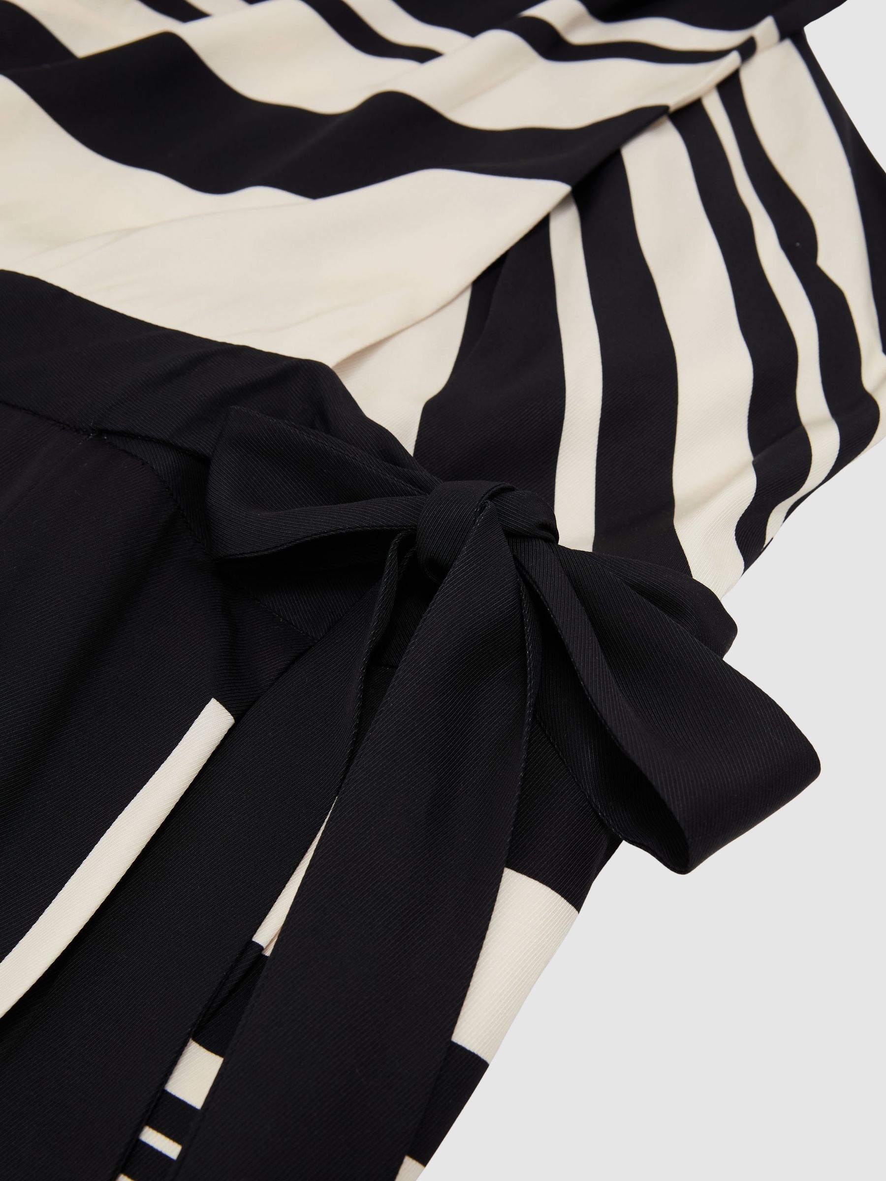 Combinaison pantalon Ample Ceinturé et Imprimé foulard Noir/ivoire - Image 8 de 8