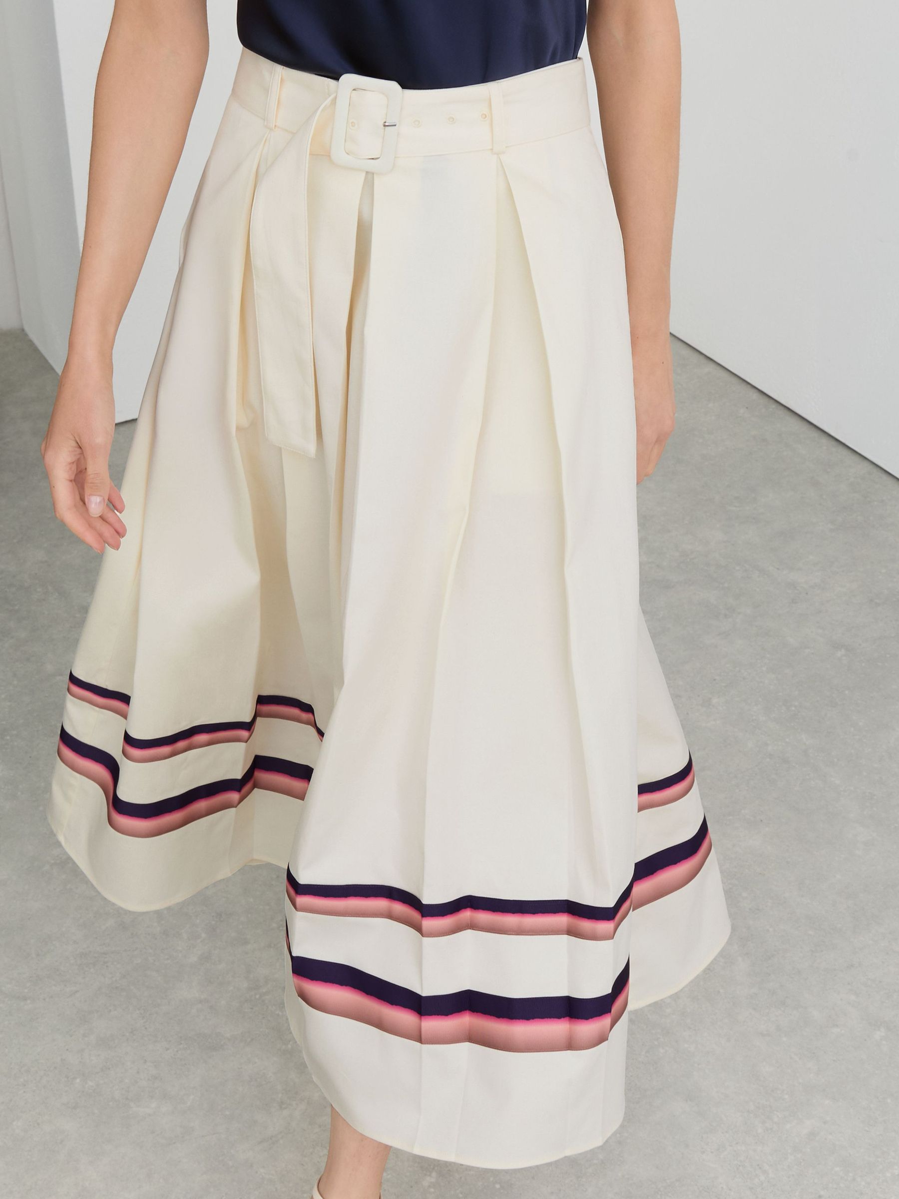 Skirt in Cream - Image 3 of 6