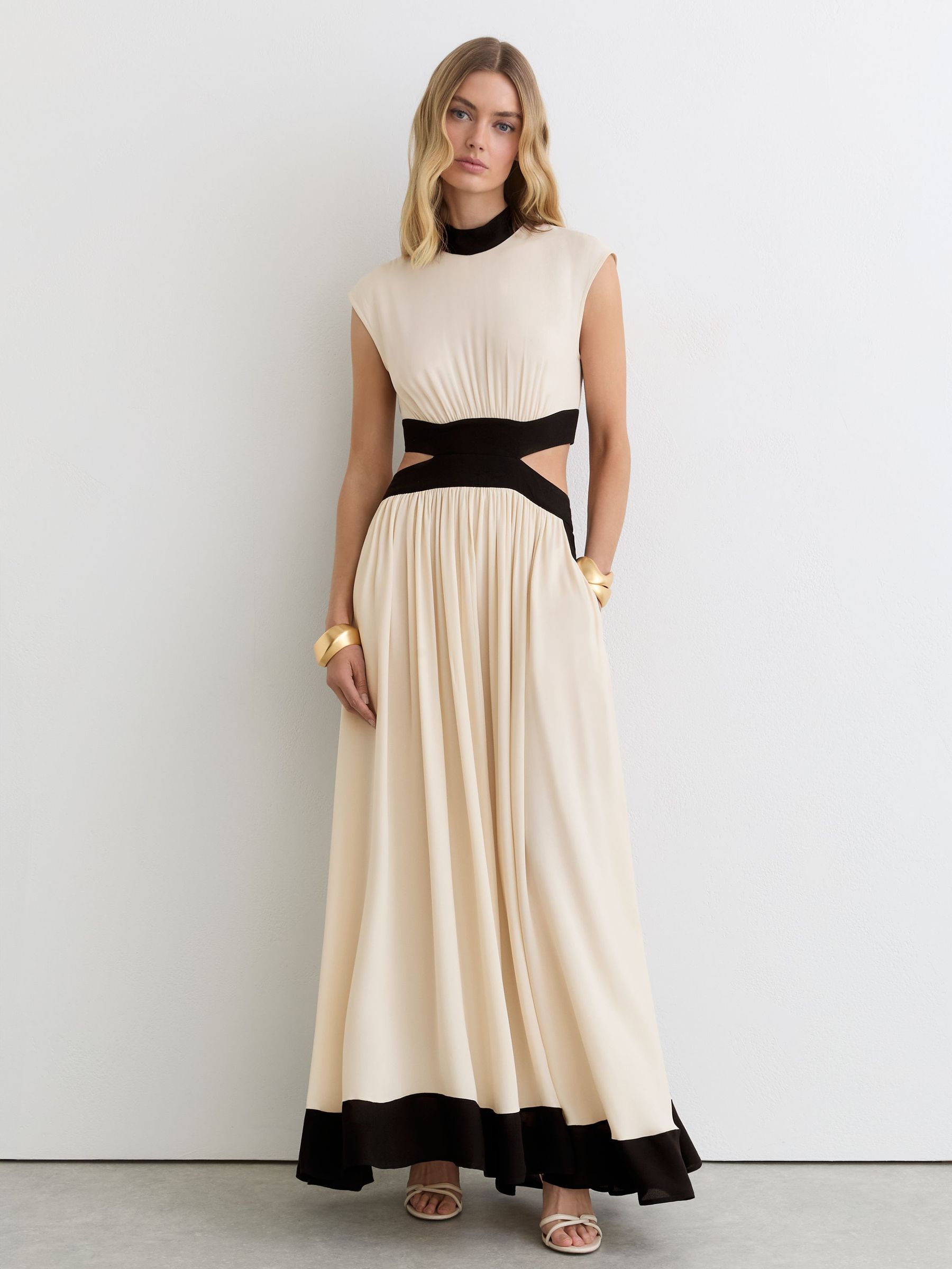 Cut-Out Waist Contrasting Maxi Dress in Ivory/Black - image 5