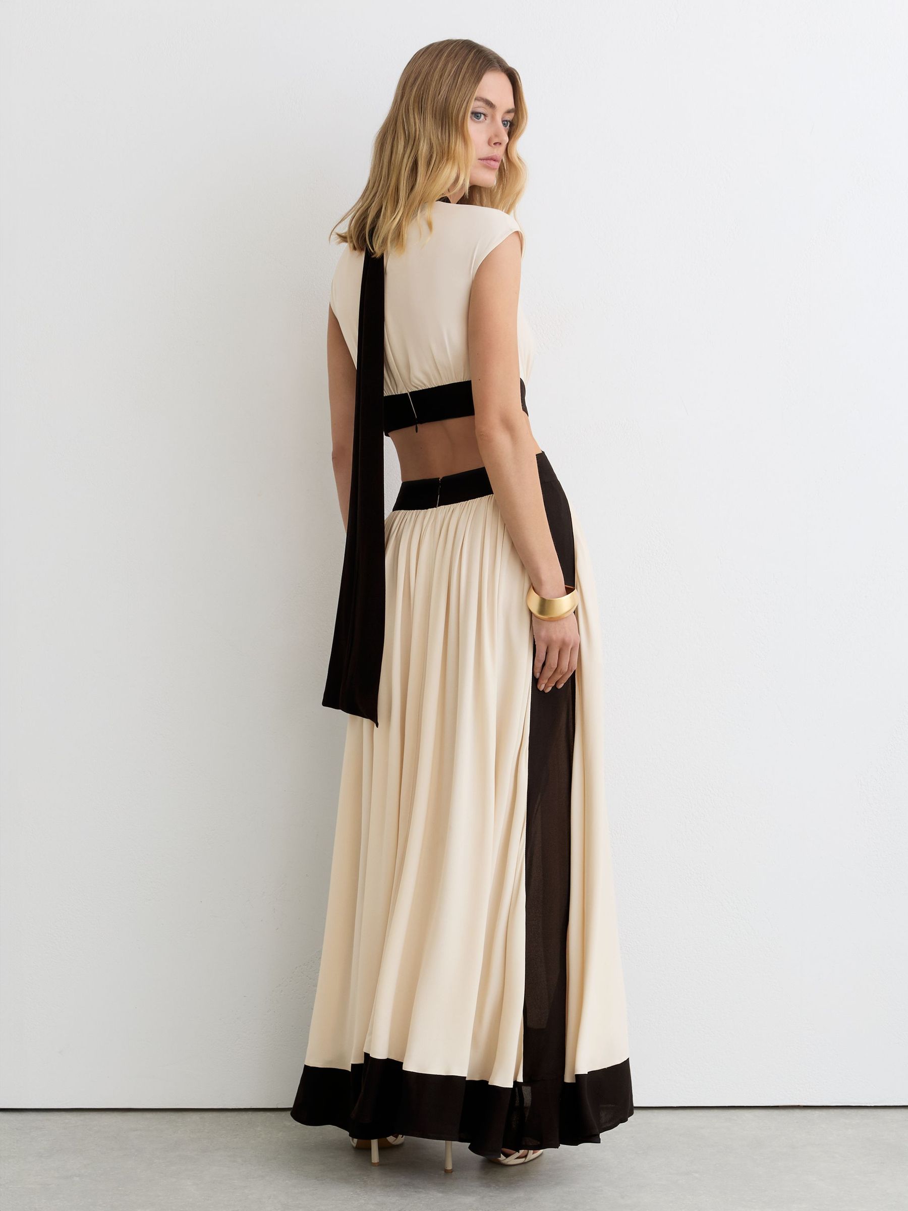 Cut-Out Waist Contrasting Maxi Dress in Ivory/Black - image 3