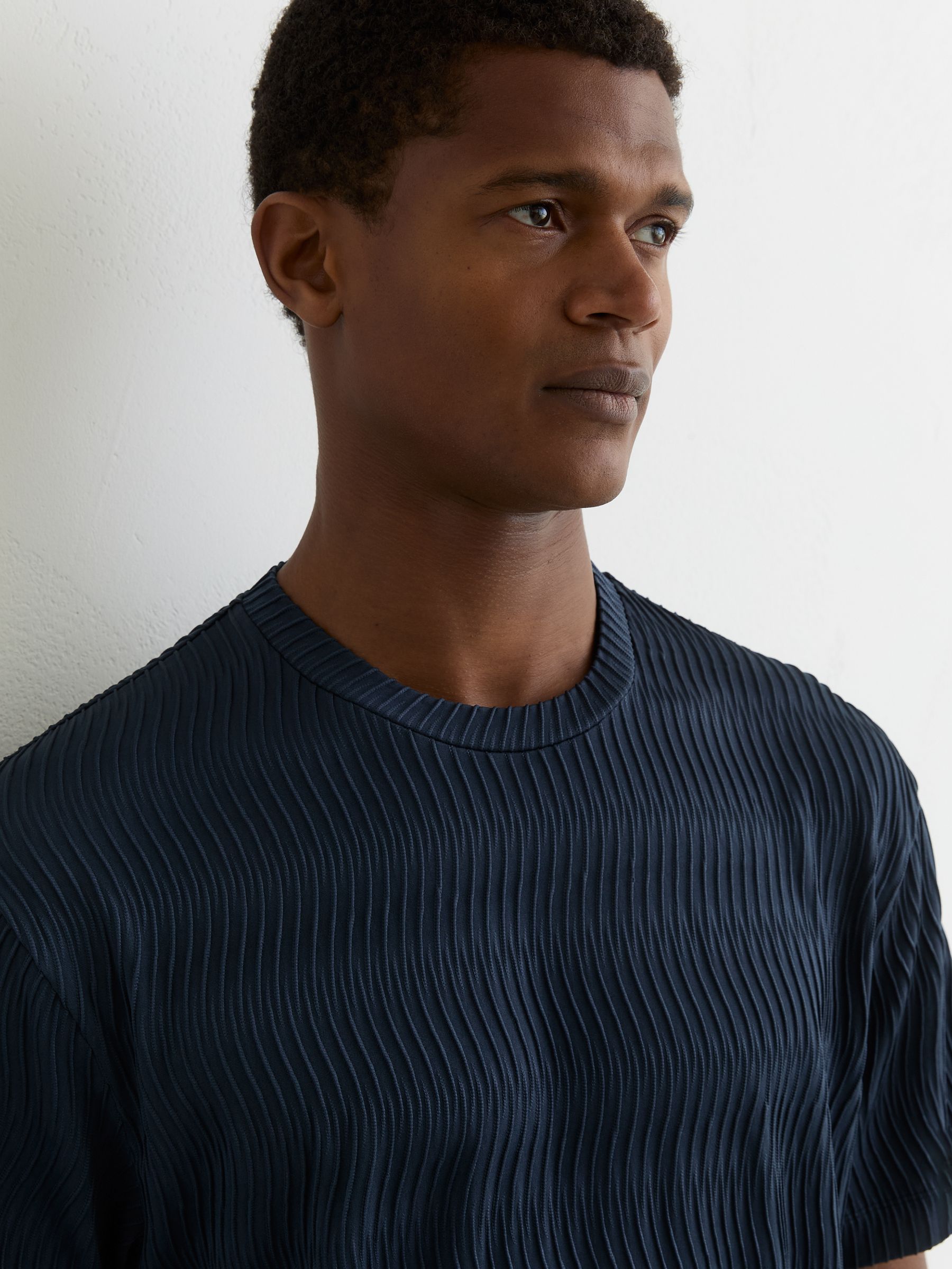 Textured-Wave Relaxed-Fit T-Shirt in Airforce Blue - Image 3 of 6