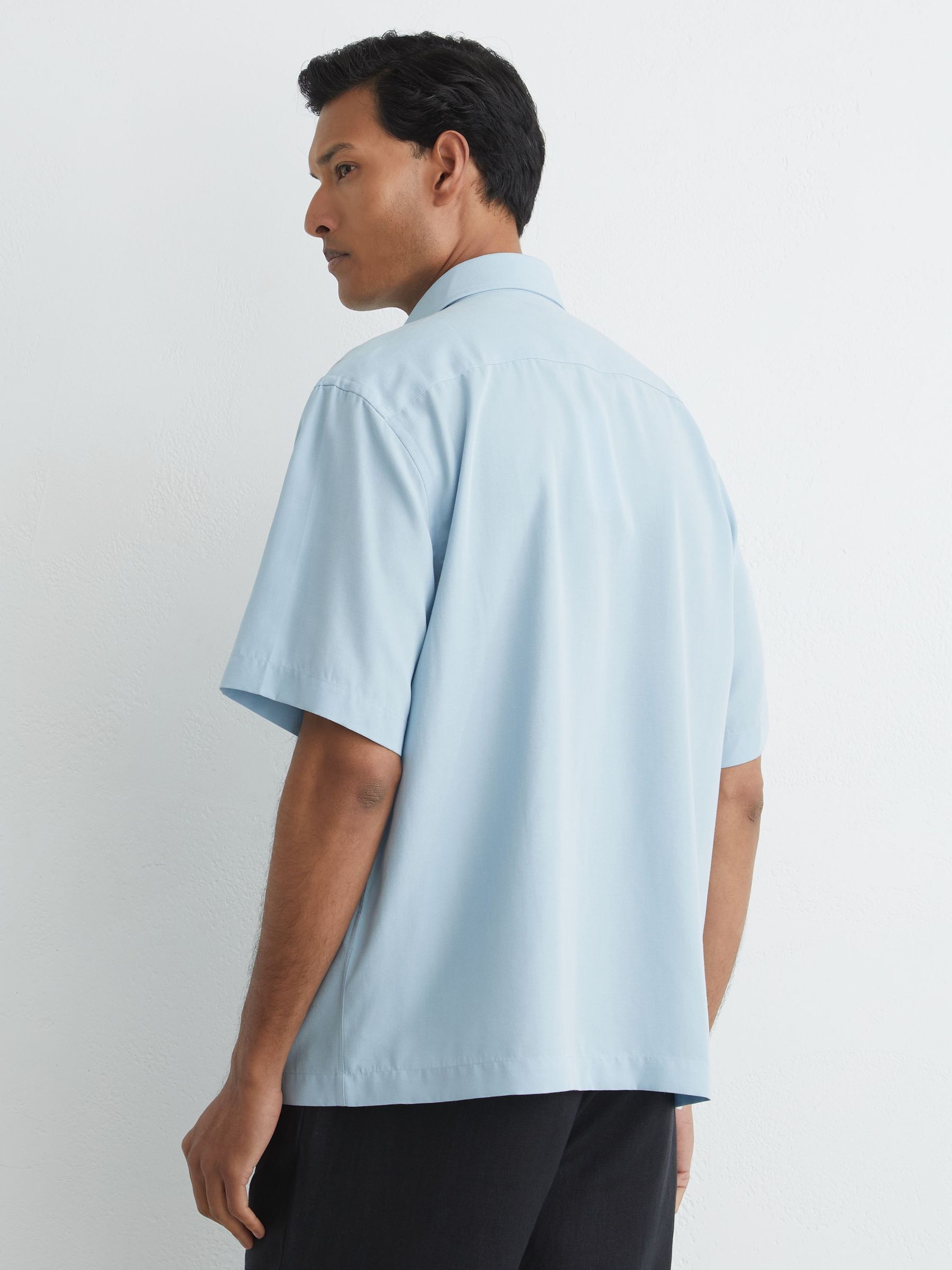 Lyocell-Linen Short-Sleeve Shirt in Soft Blue - Image 3 of 5