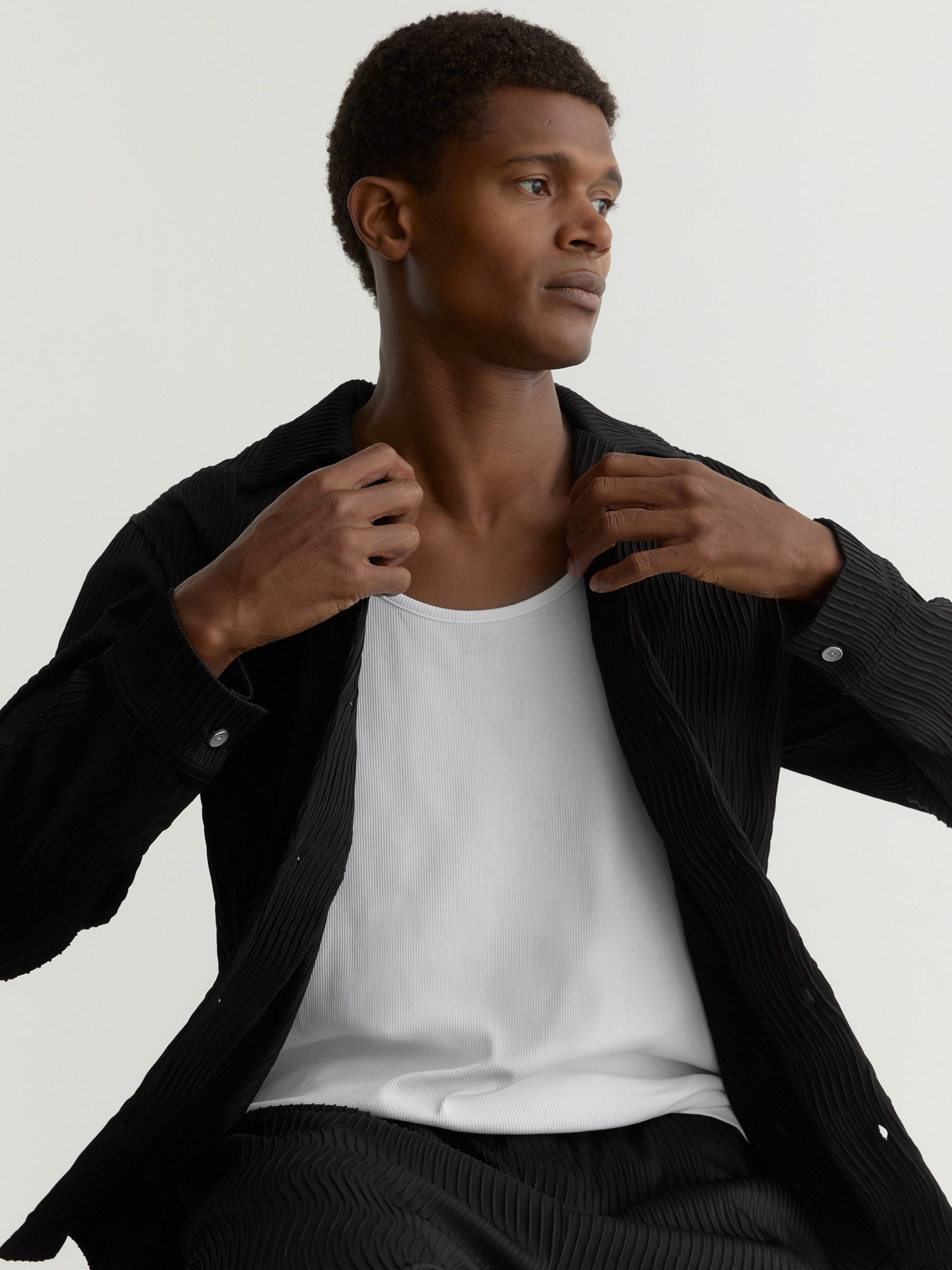 Wave-Jacquard Cuban-Collar Shirt Regular-Fit in Black - Image 3 of 6