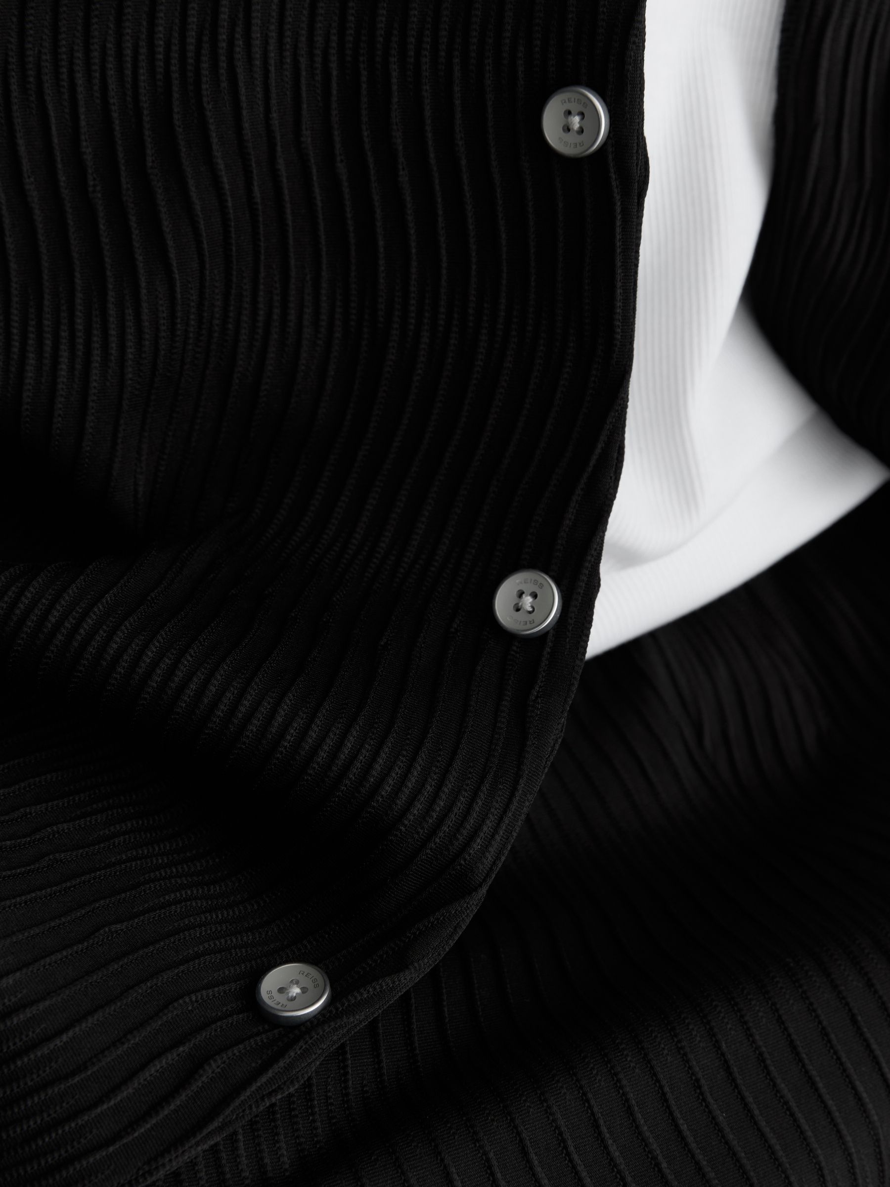 Wave-Jacquard Cuban-Collar Shirt Regular-Fit in Black - Image 4 of 6