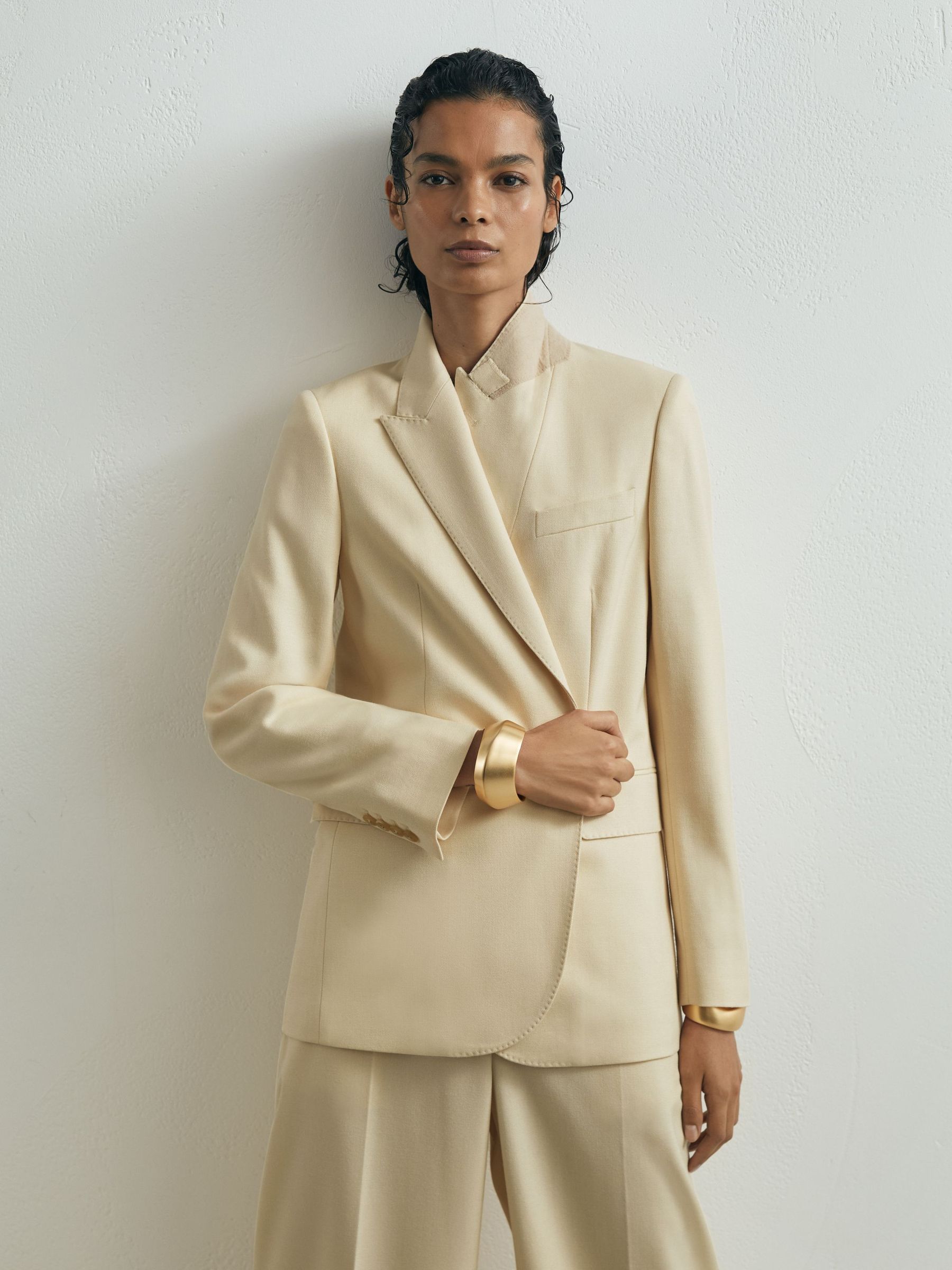 Atelier Cream Silk-Wool Single-Breasted Suit Blazer in Cream - Image 4 of 9