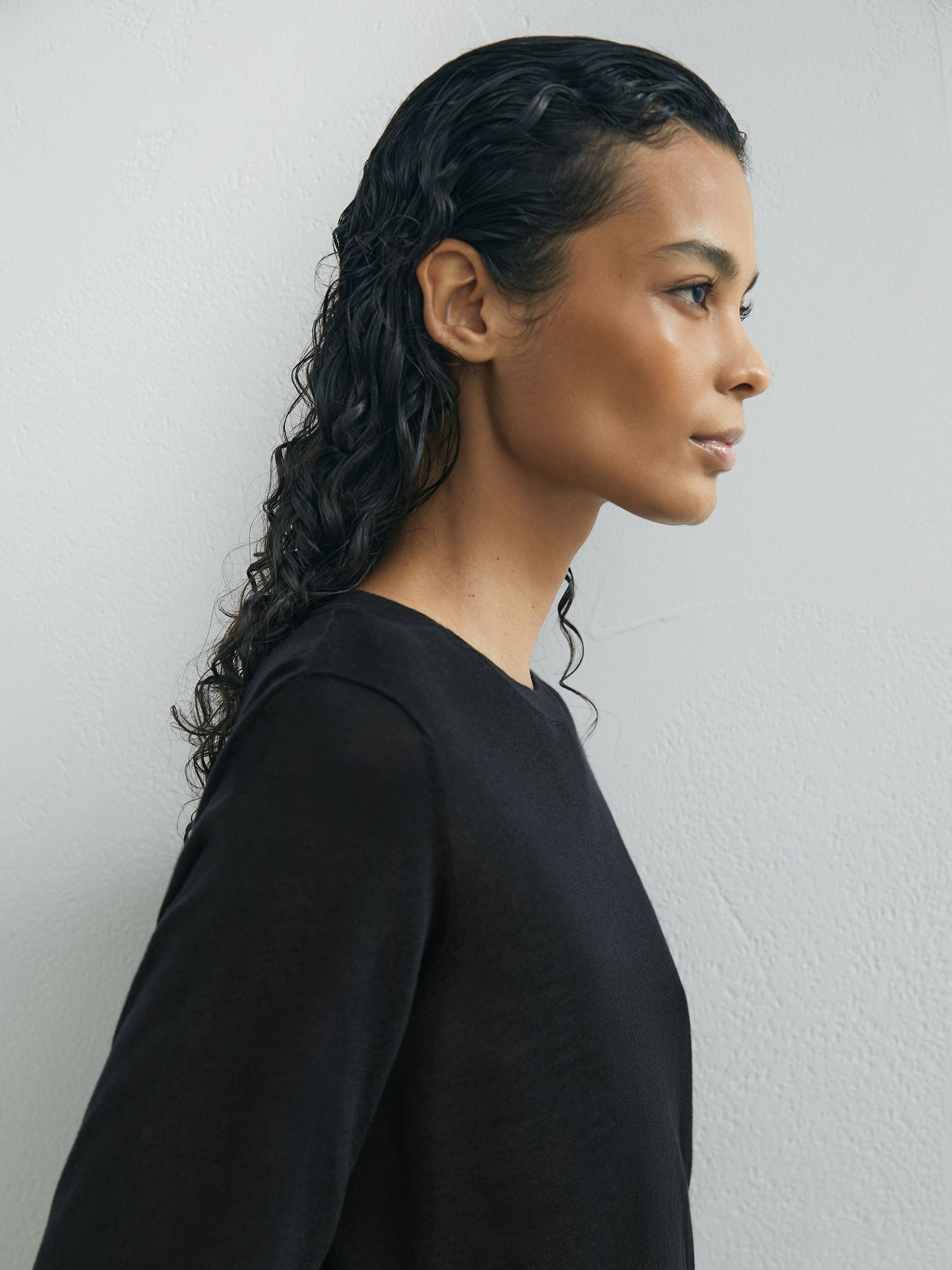 Atelier Lyocell-Cashmere Fine-Knit Jumper in Black - Image 3 of 6