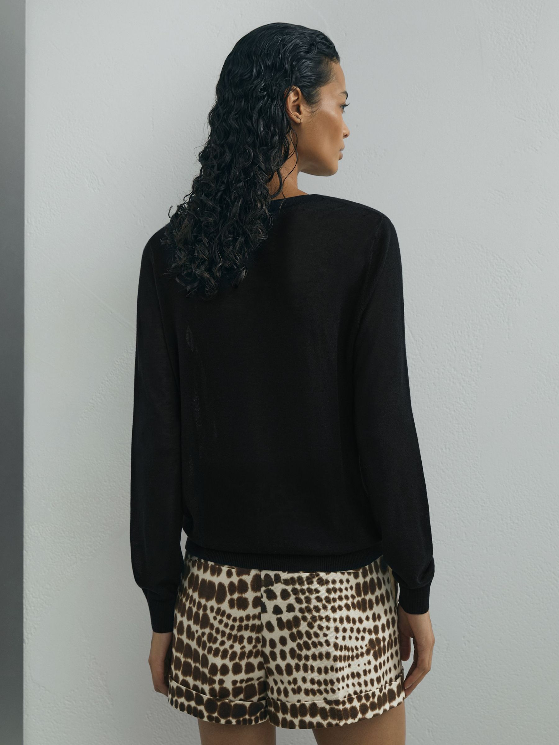 Atelier Lyocell-Cashmere Fine-Knit Jumper in Black - Image 5 of 6
