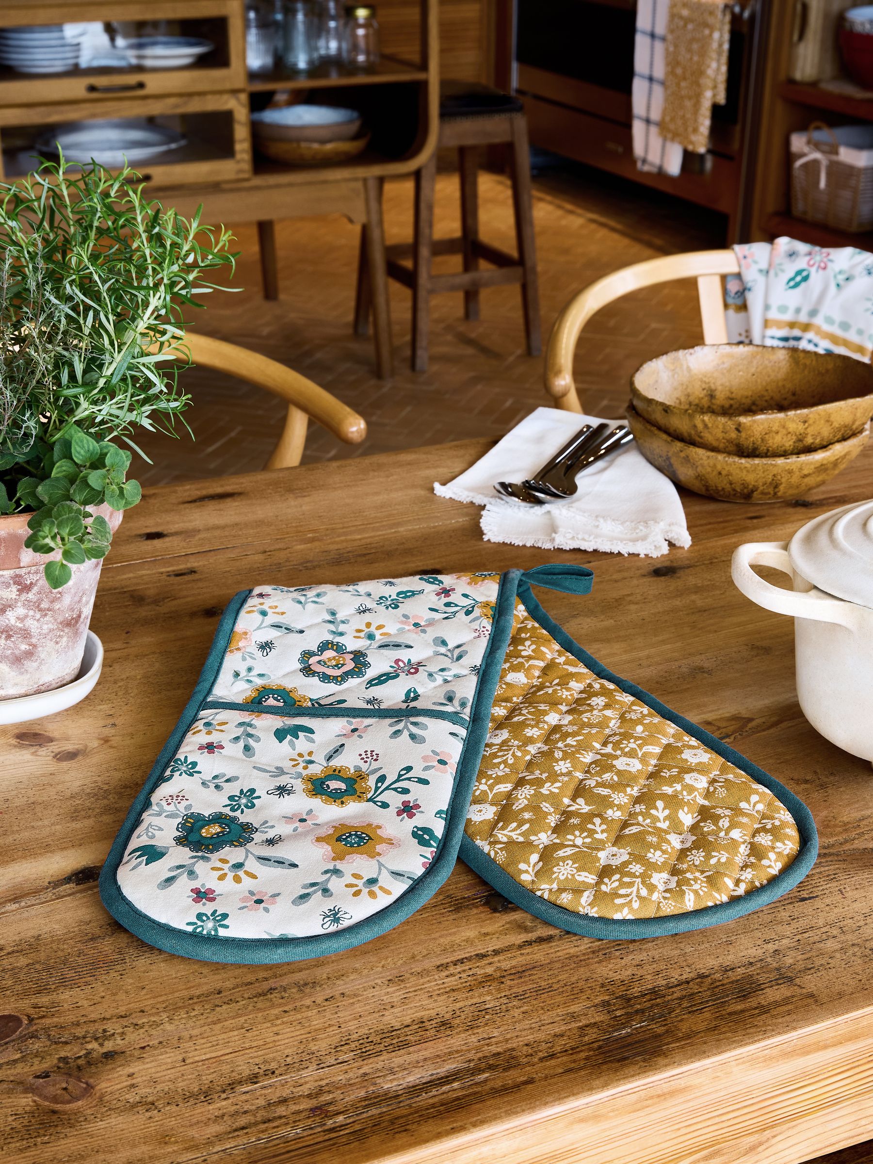Yellow/White Ditsy Floral Double Oven Glove - Image 1 of 3