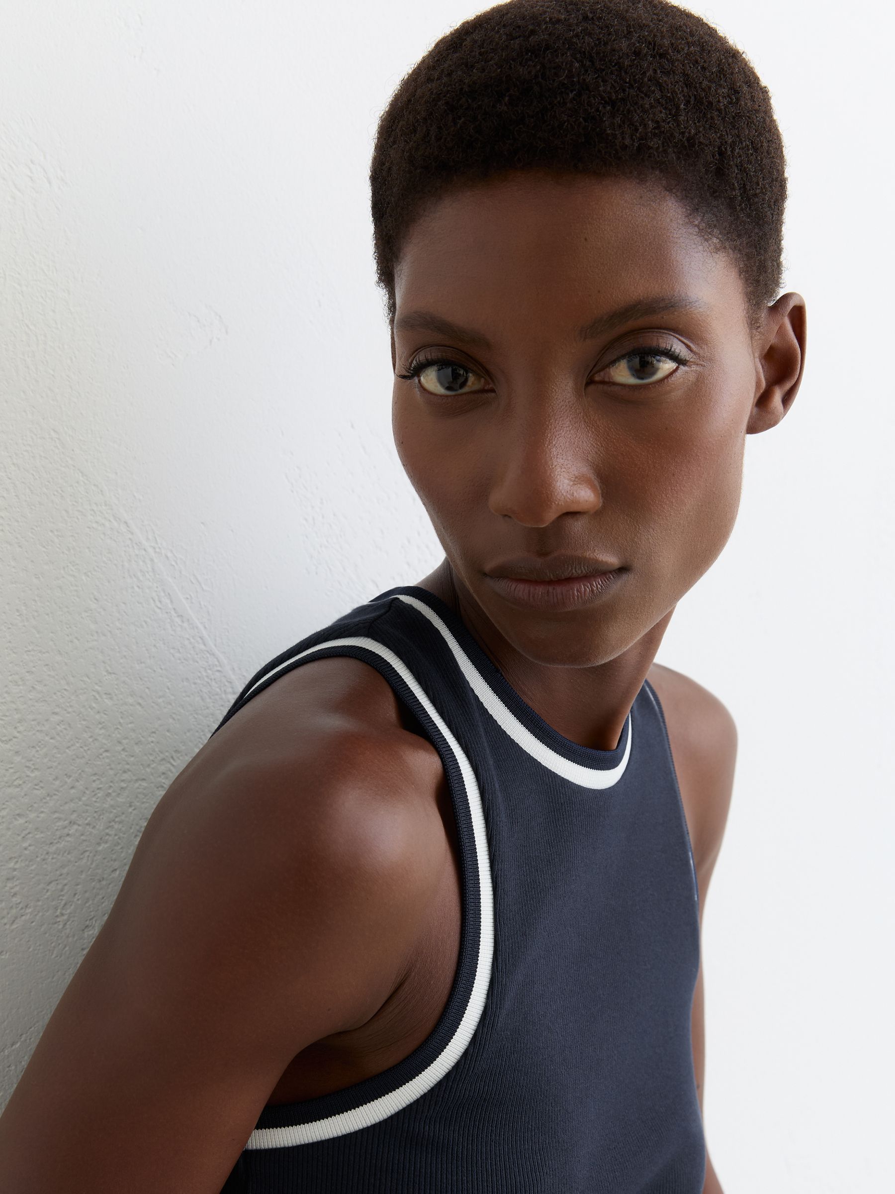 Stretch-Cotton Tipped Vest in Navy/White - Image 4 of 6