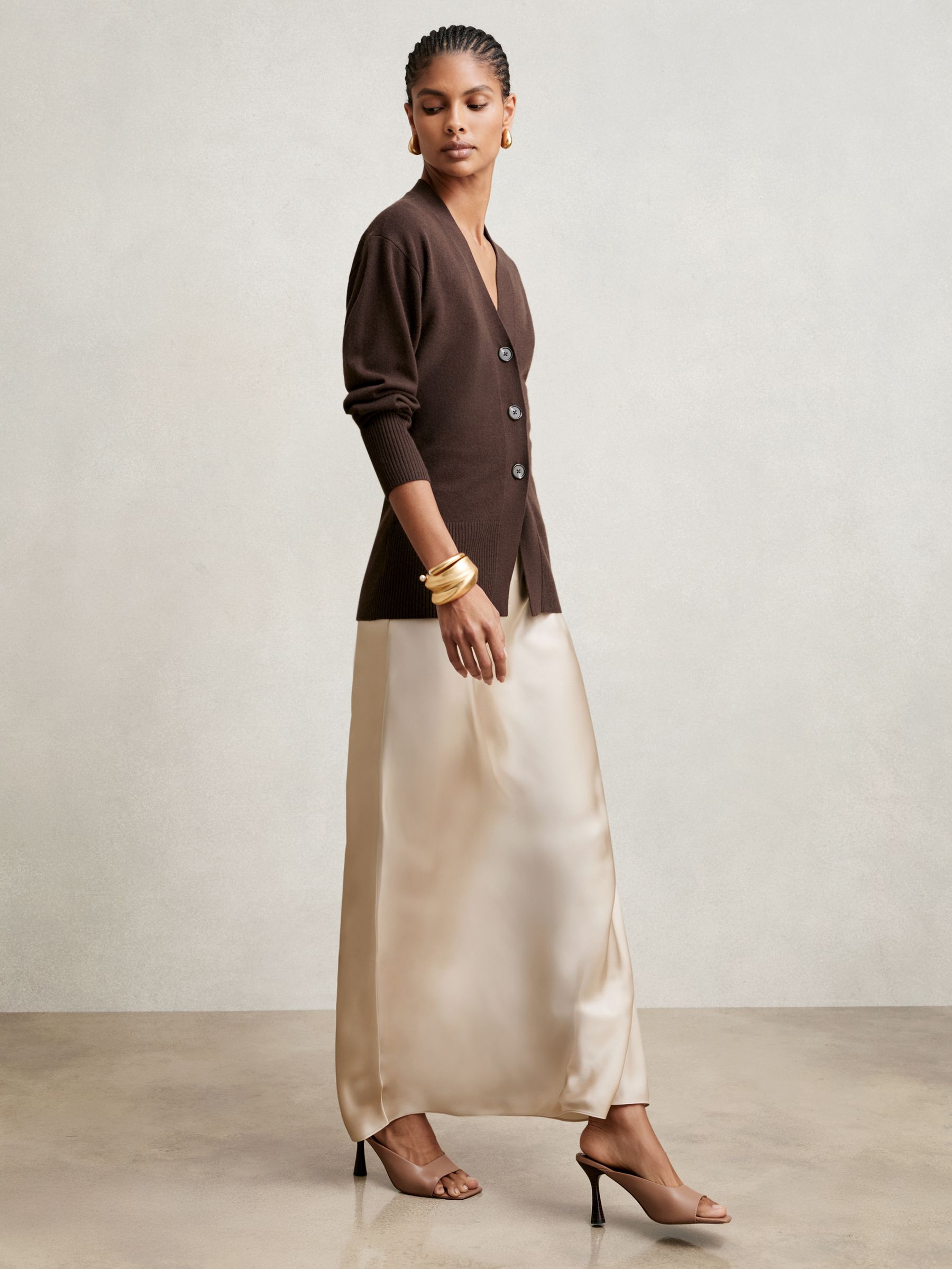 【海外限定】REISSスカート☆Champagne Neutral Seren Pleated M Reiss Pleated Midi Skirt in Champagne Neutral | REISS