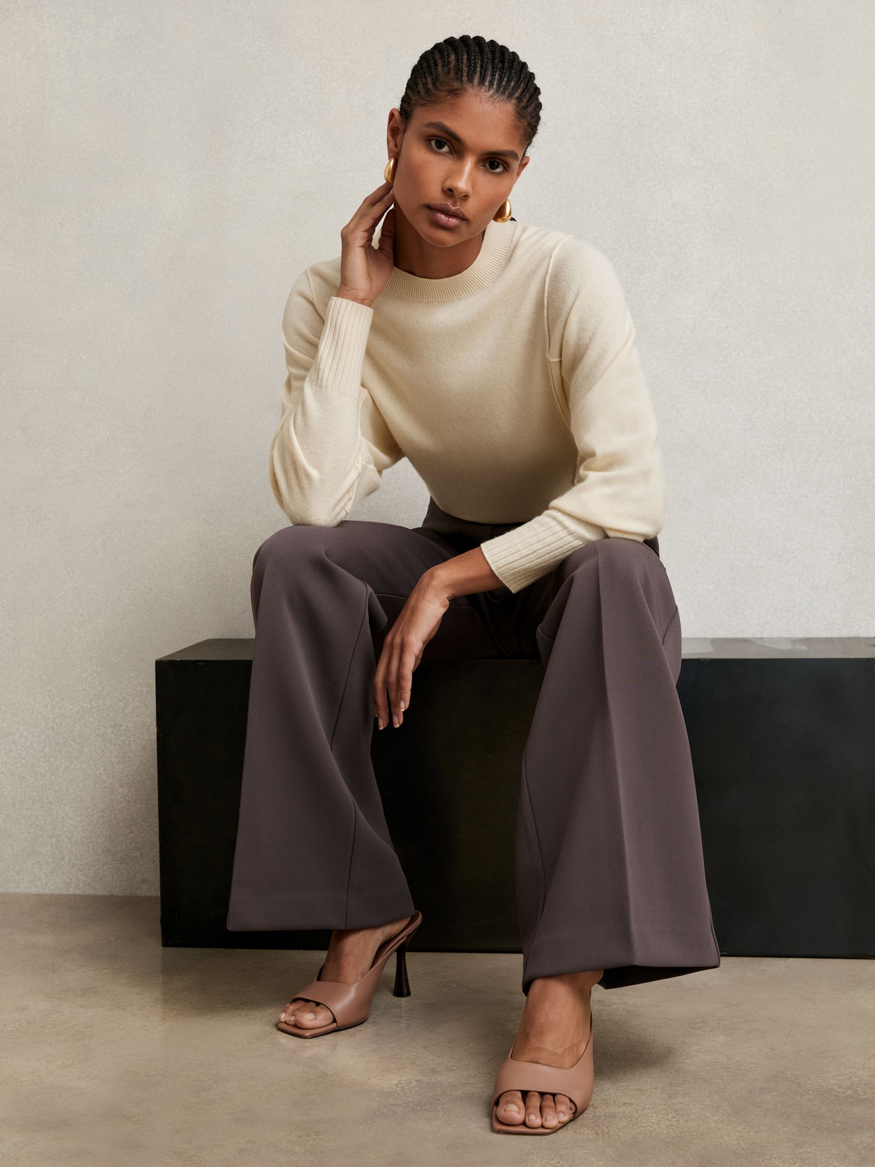 Wool-Blend Reverse-Seam Batwing Jumper With Cashmere in Cream - Image 6 of 7