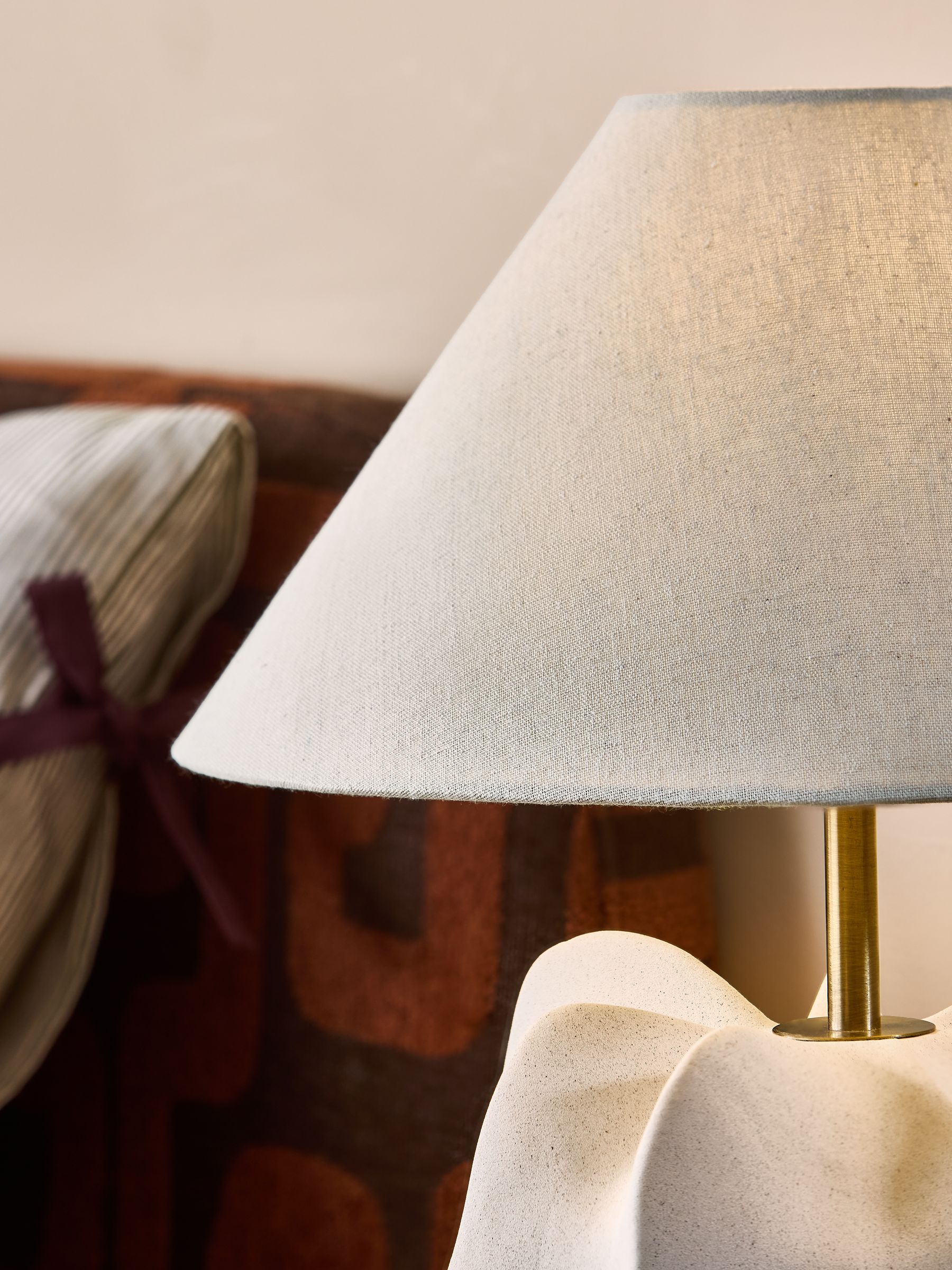 Matteo Table Lamp in White Ceramic - Image 3 of 5
