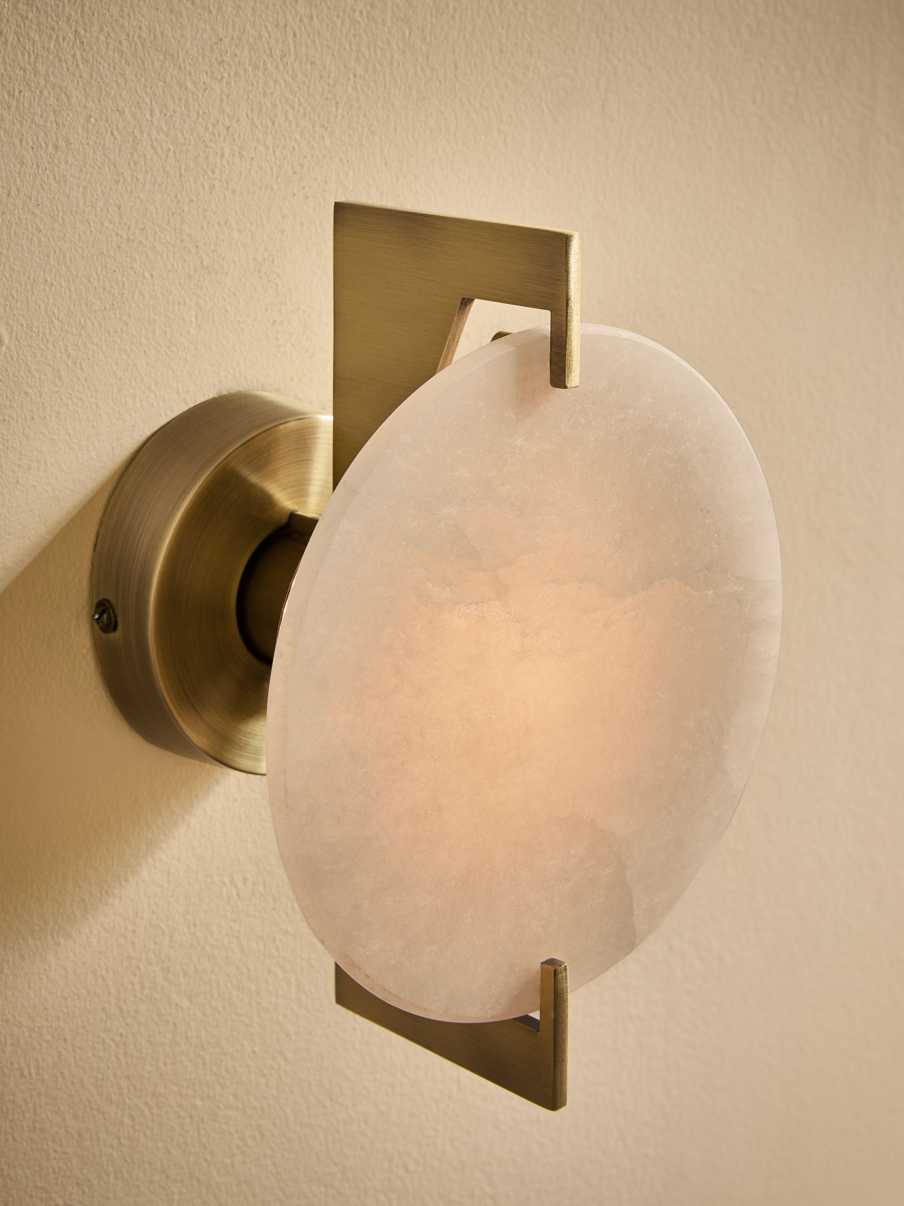 Quila Wall Light in Brass - Image 2 of 5 Quila Wall Light in Brass - Image 2 of 5