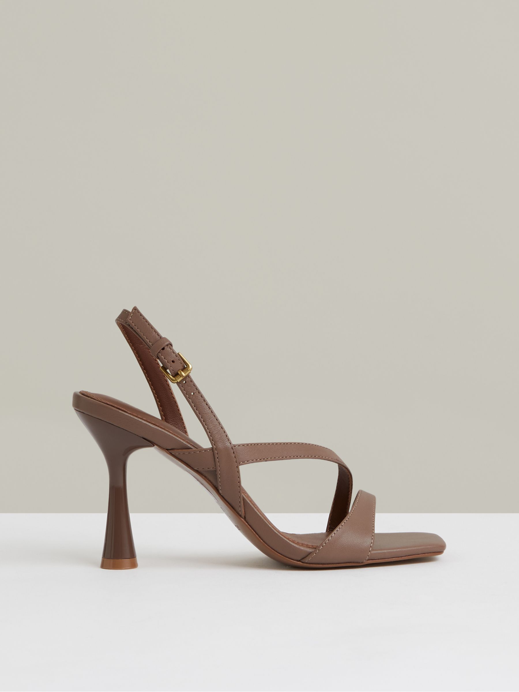Leren sandalen met hak en gekruiste bandjes in neutraal - Afbeelding 1 van 5 Leren sandalen met hak en gekruiste bandjes in neutraal - Afbeelding 1 van 5