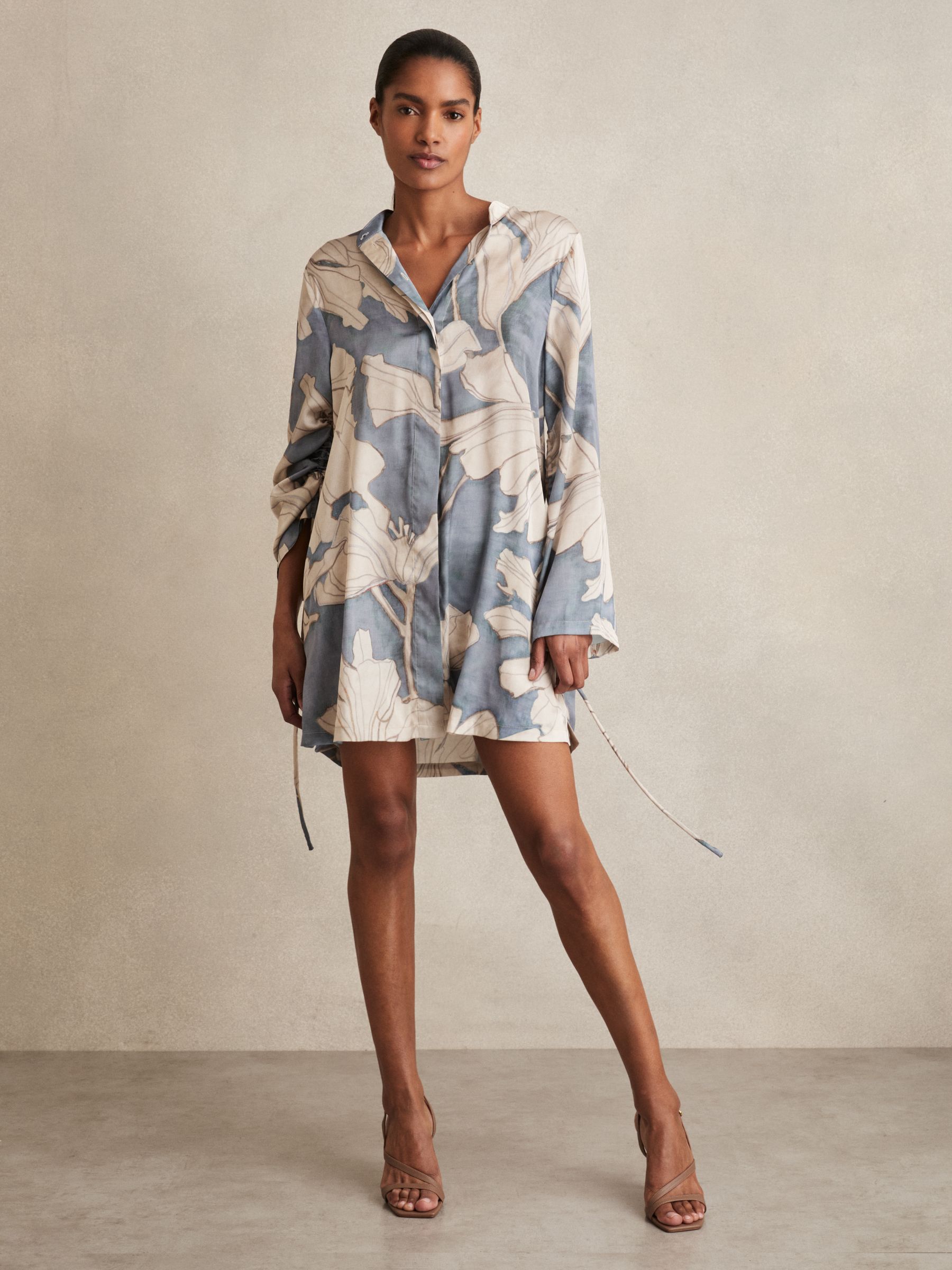 صندل جلد بكعب عالٍ بأحزمة متقاطعة Cindy من Reiss - صورة 2 من 5 صندل جلد بكعب عالٍ بأحزمة متقاطعة Cindy من Reiss - صورة 2 من 5