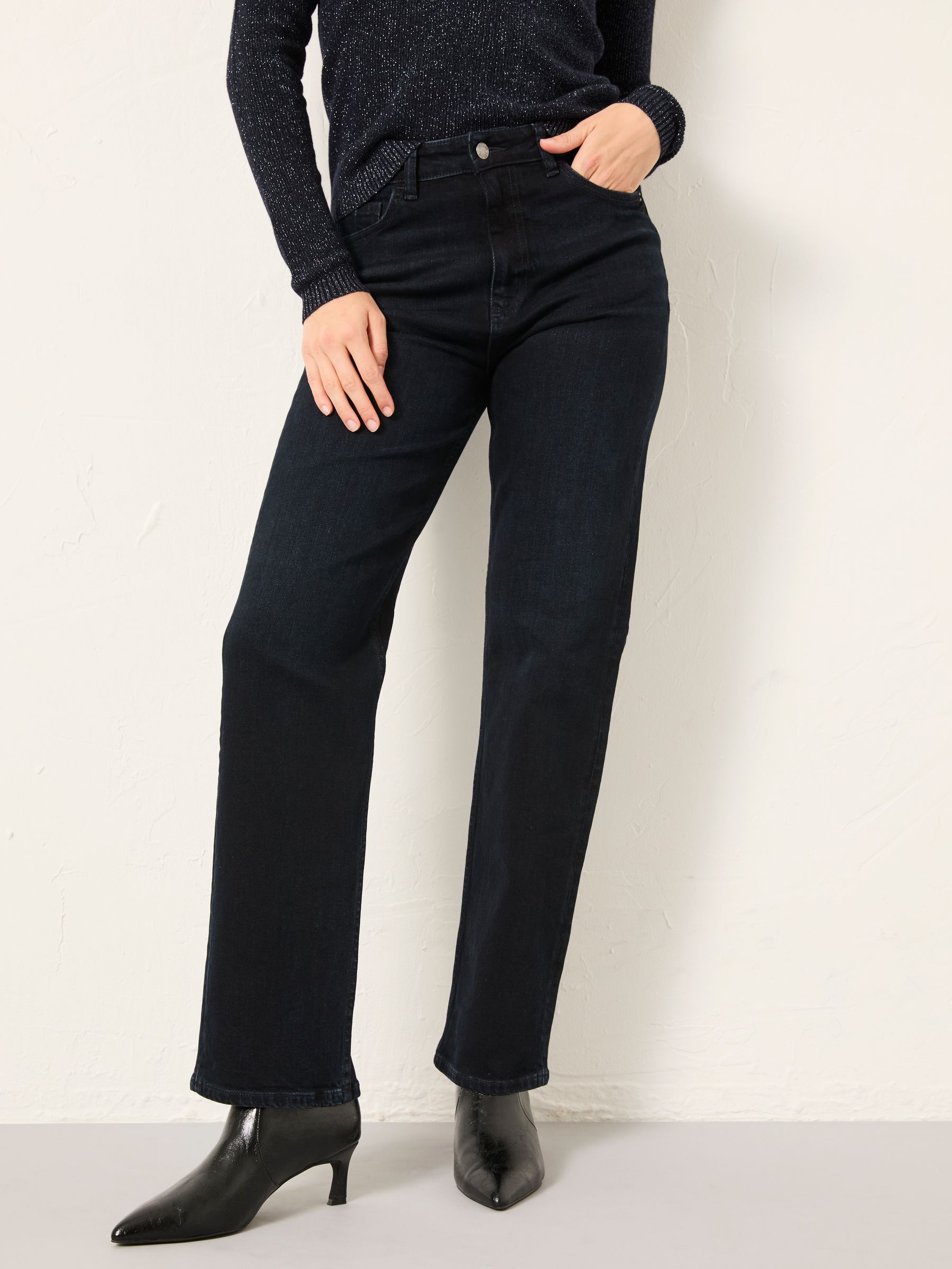 Comfort Straight Jeans