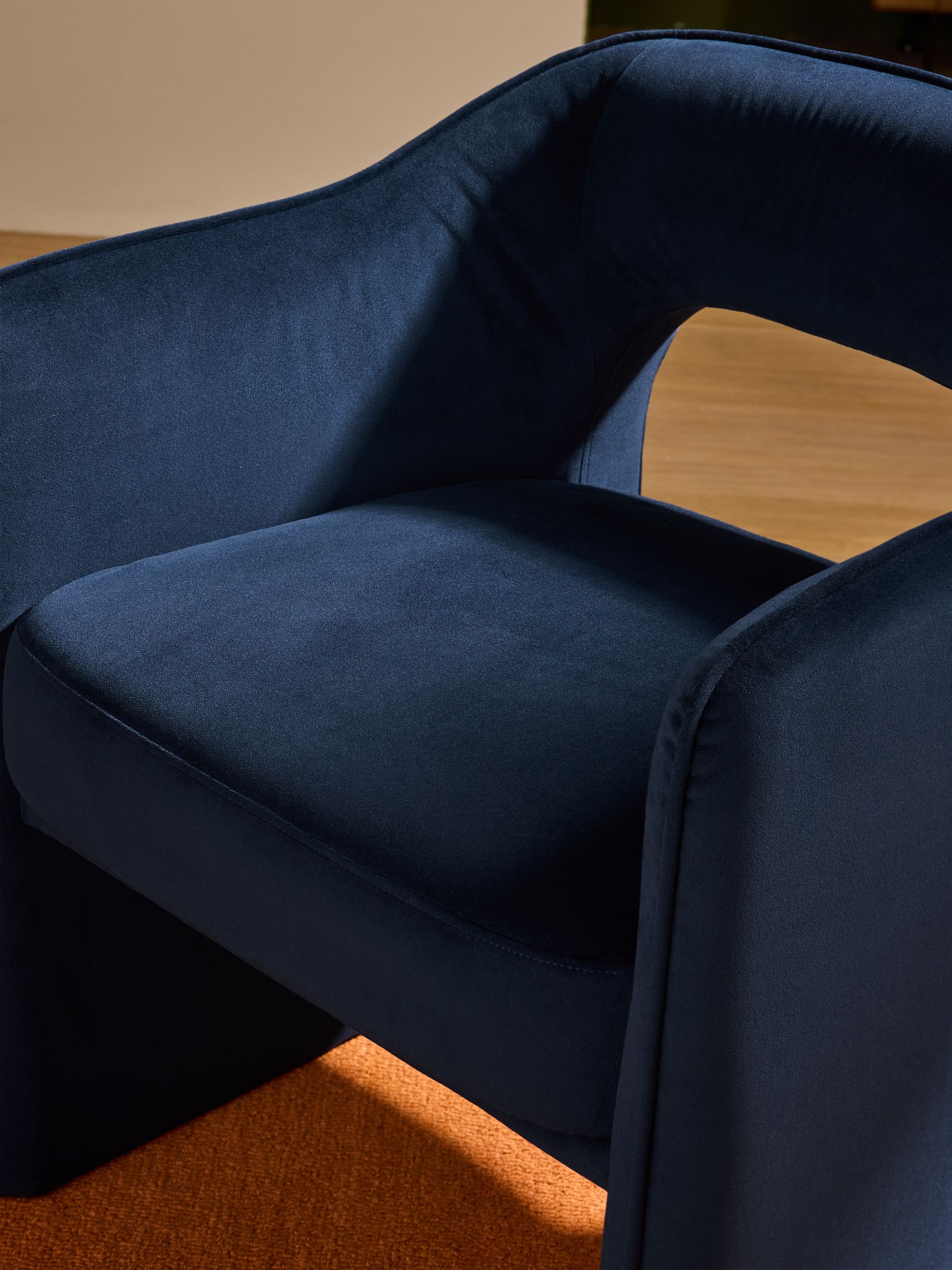 Sariah Dining Chair in Velvet Navy - Image 2 of 5 Sariah Dining Chair in Velvet Navy - Image 2 of 5
