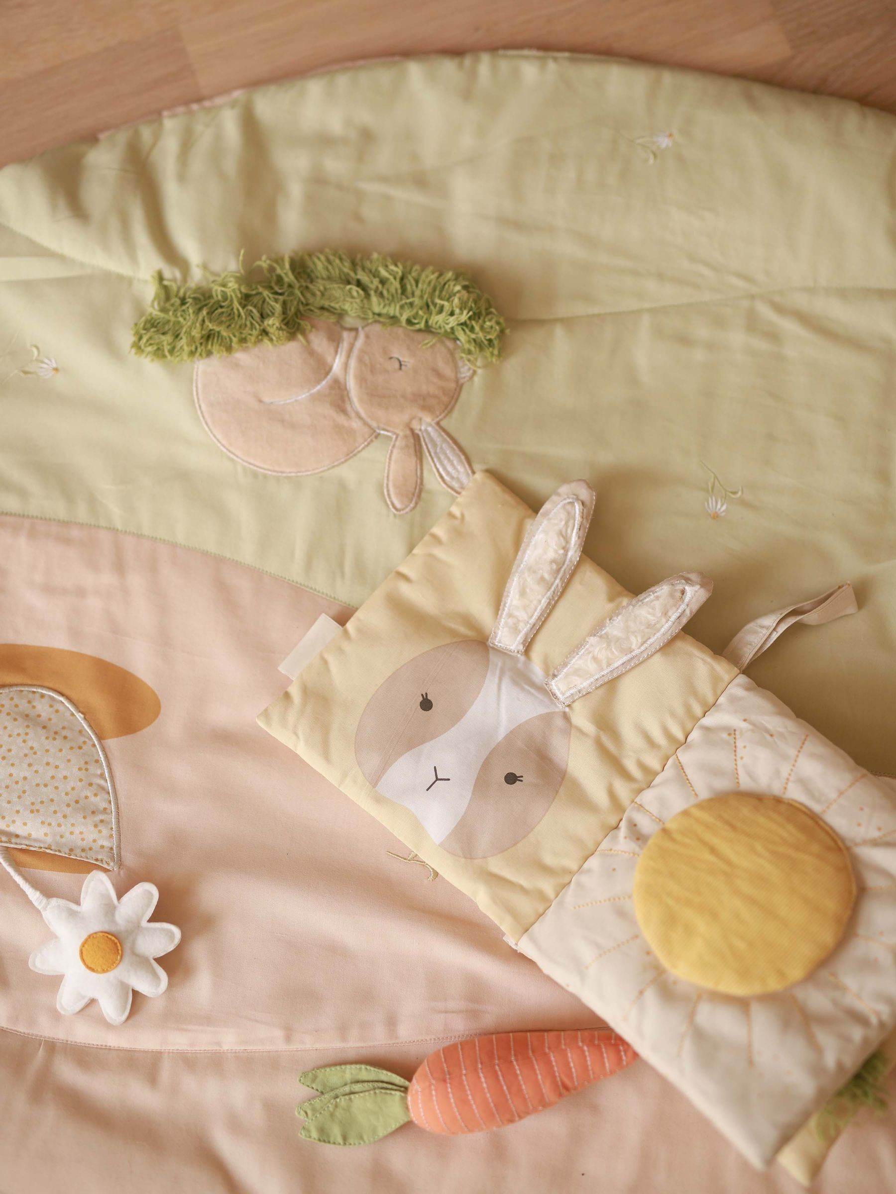 Butter Fabric Book - Image 3 of 6