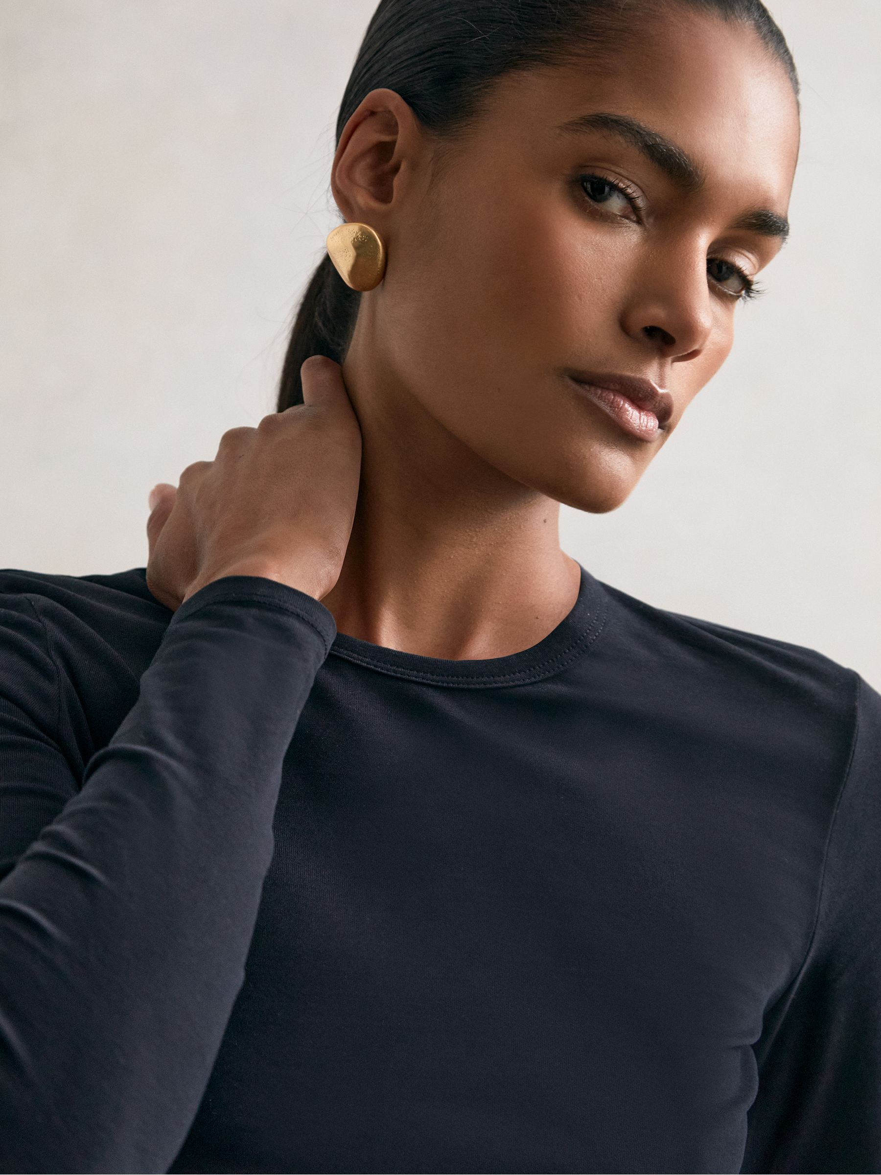 Cotton Crew-Neck Long-Sleeve T-Shirt With Stretch in Black - image 5