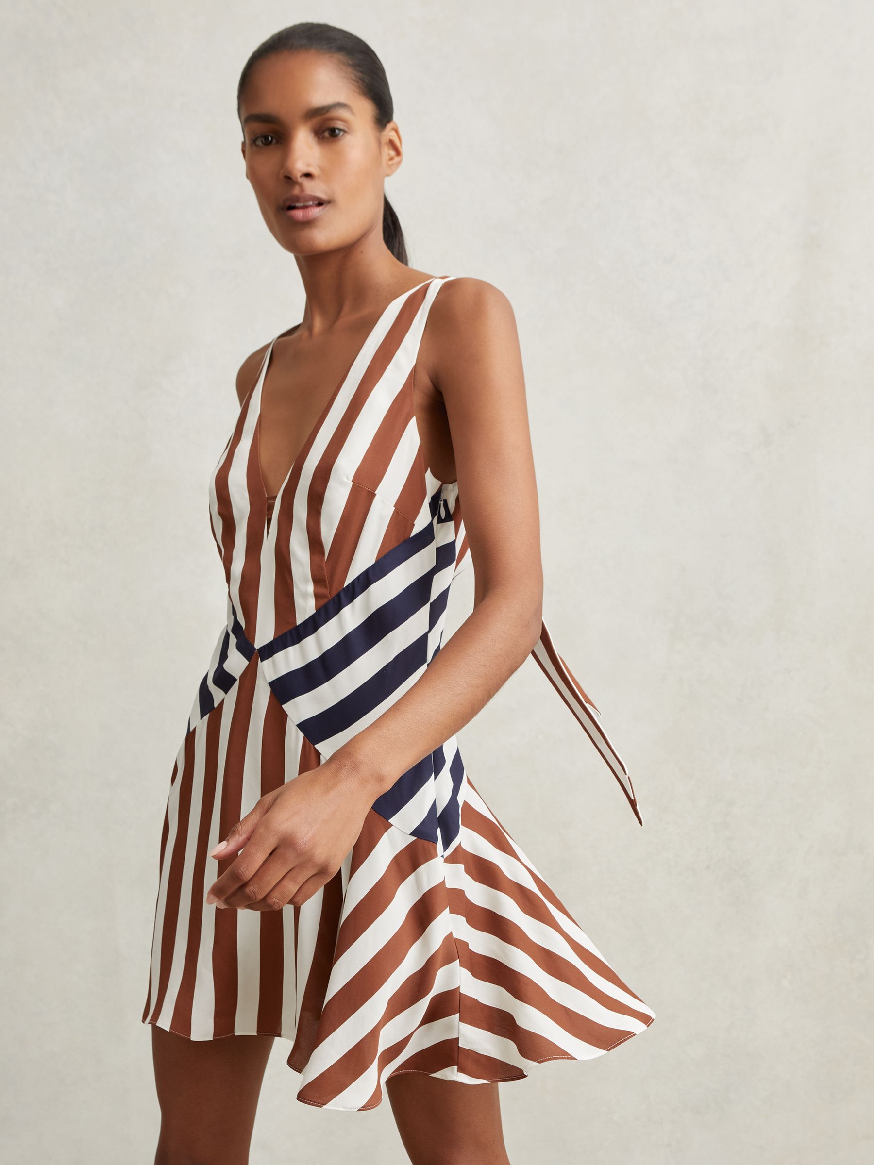 【海外限定】REISSワンピース☆Brown/Navy Esme Stripe-Print Sl Buy Reiss Brown/Navy Esme Stripe-Print Sleeveless Mini Dress