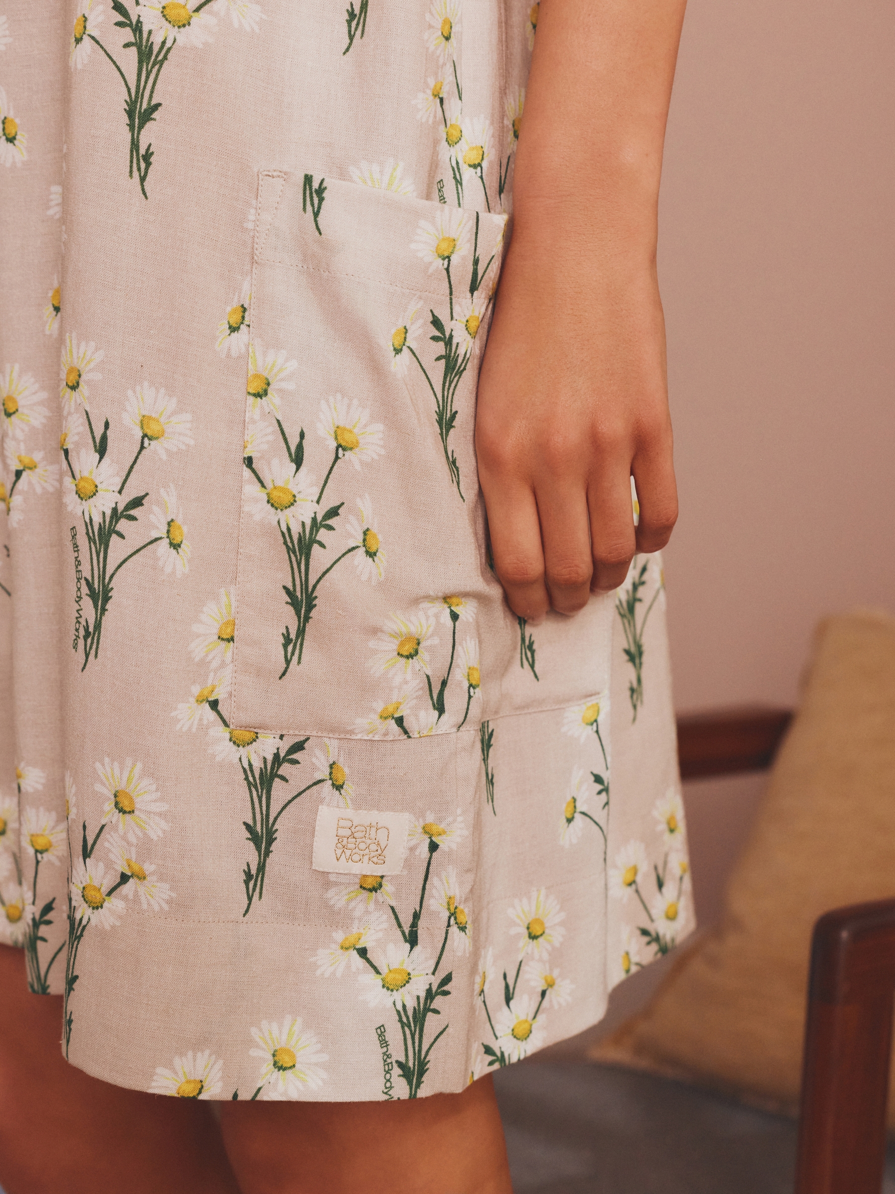 Neutral Daisies Romper with Linen - Image 5 of 8