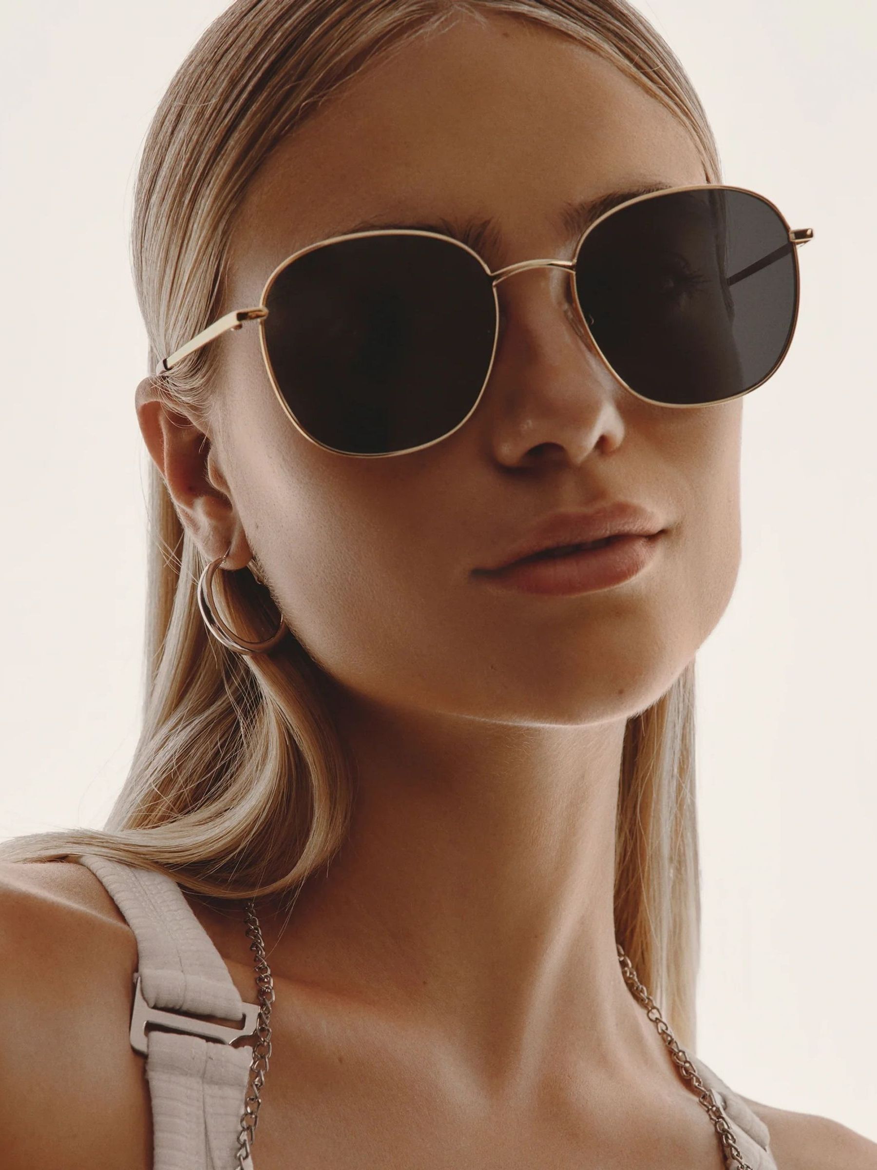 QUAY Gold Gold Jezabell Sunglasses - Image 3 of 4