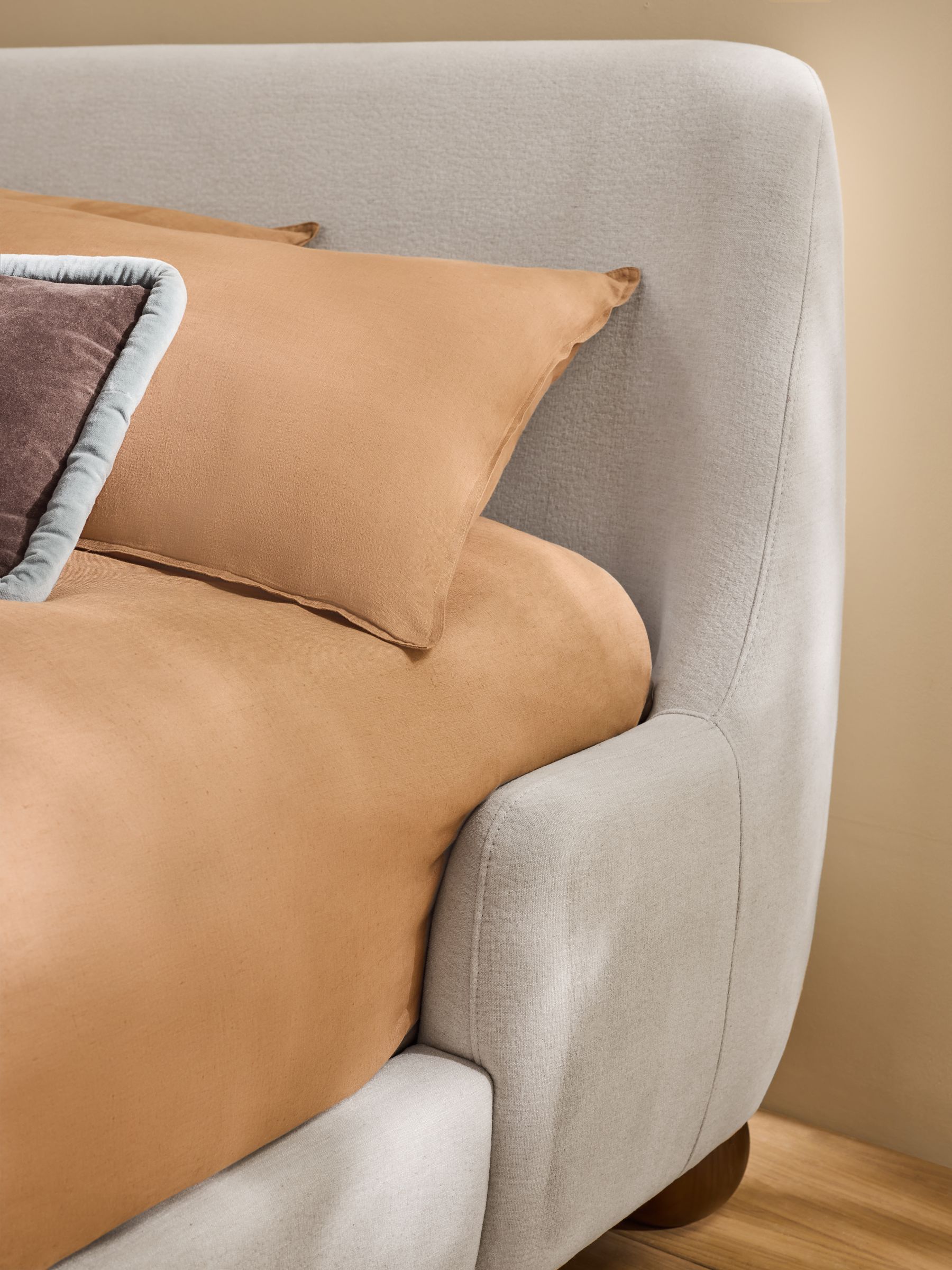 Ellio Bed in Soft Textured Weave Linen White - Image 3 of 5