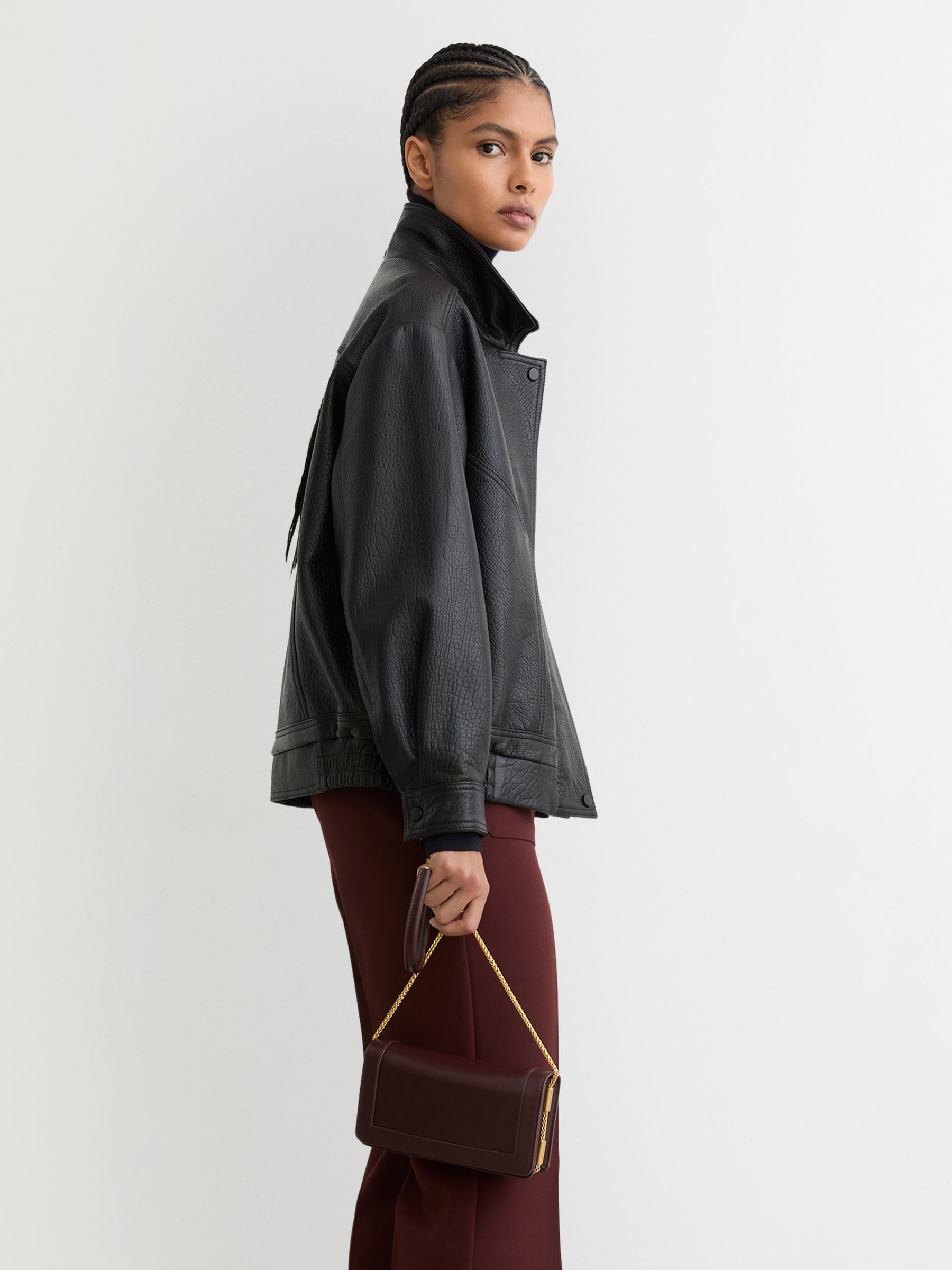 Leather Chain-Strap Shoulder Bag in Burgundy