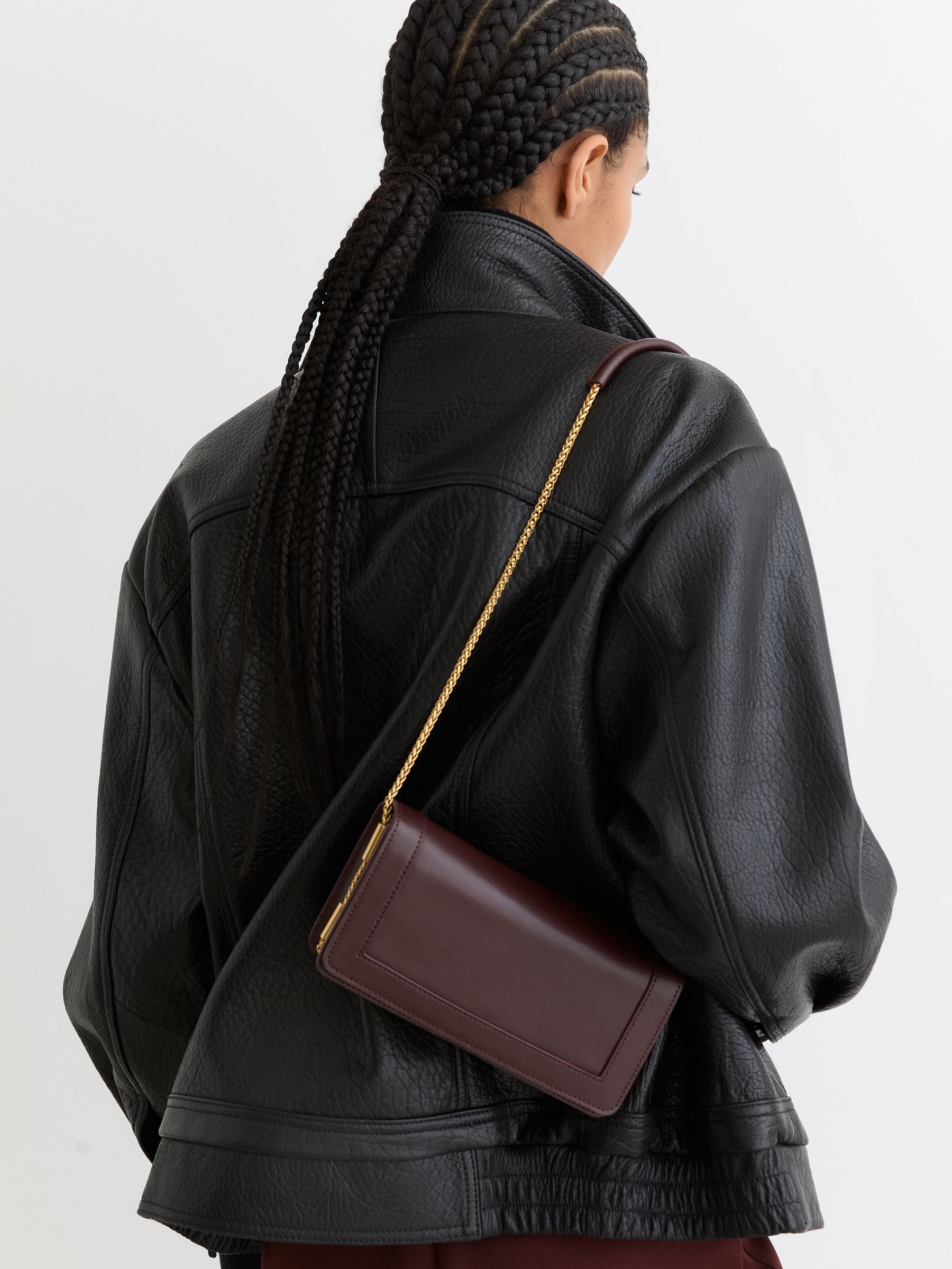 Kožená taška přes rameno s řetízkem v vínové barvě - Obrázek 6 z 6