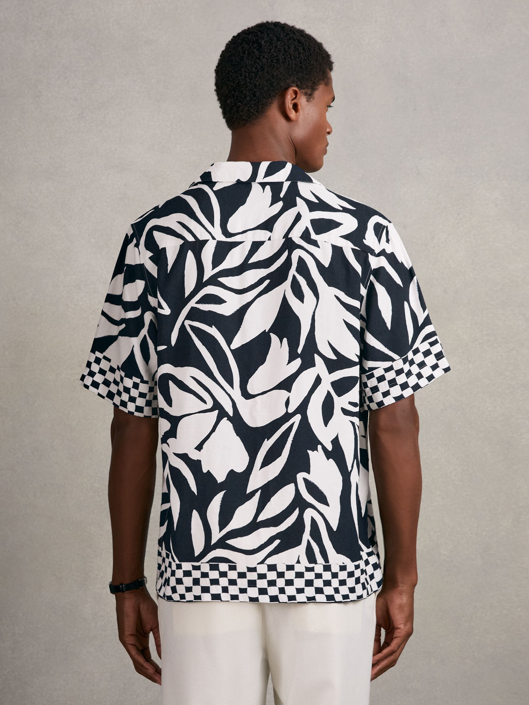 Floral-Print Cuban-Collar Shirt in Navy/White - Image 4 of 5