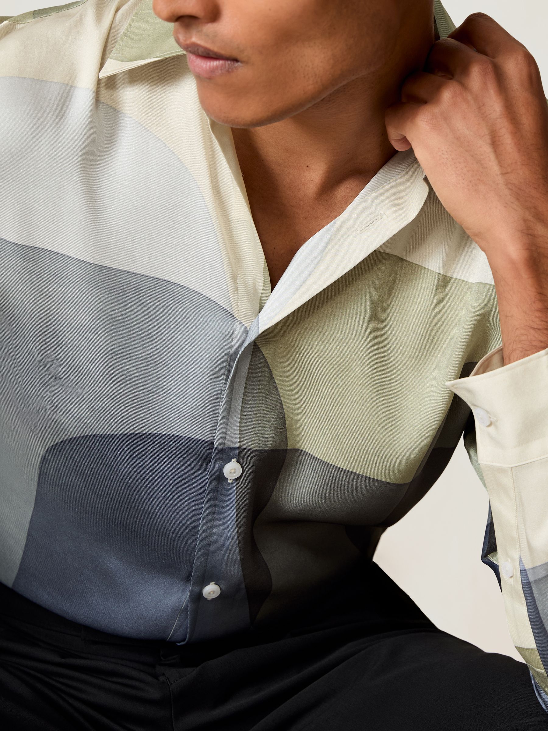 Langarmhemd mit abstraktem Print in mehrfarbig - Bild 4 von 8