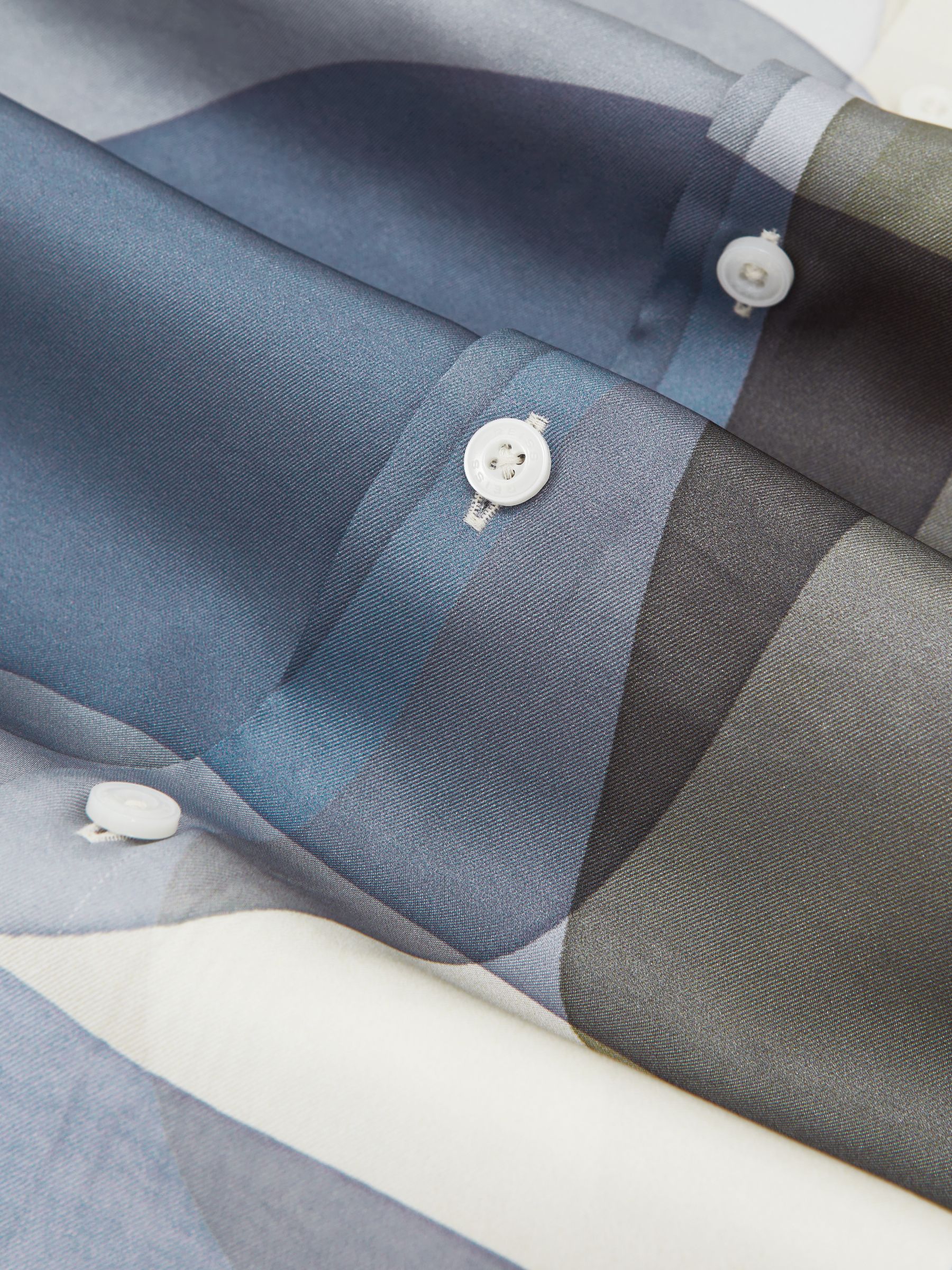 Langarmhemd mit abstraktem Print in mehrfarbig - Bild 8 von 8