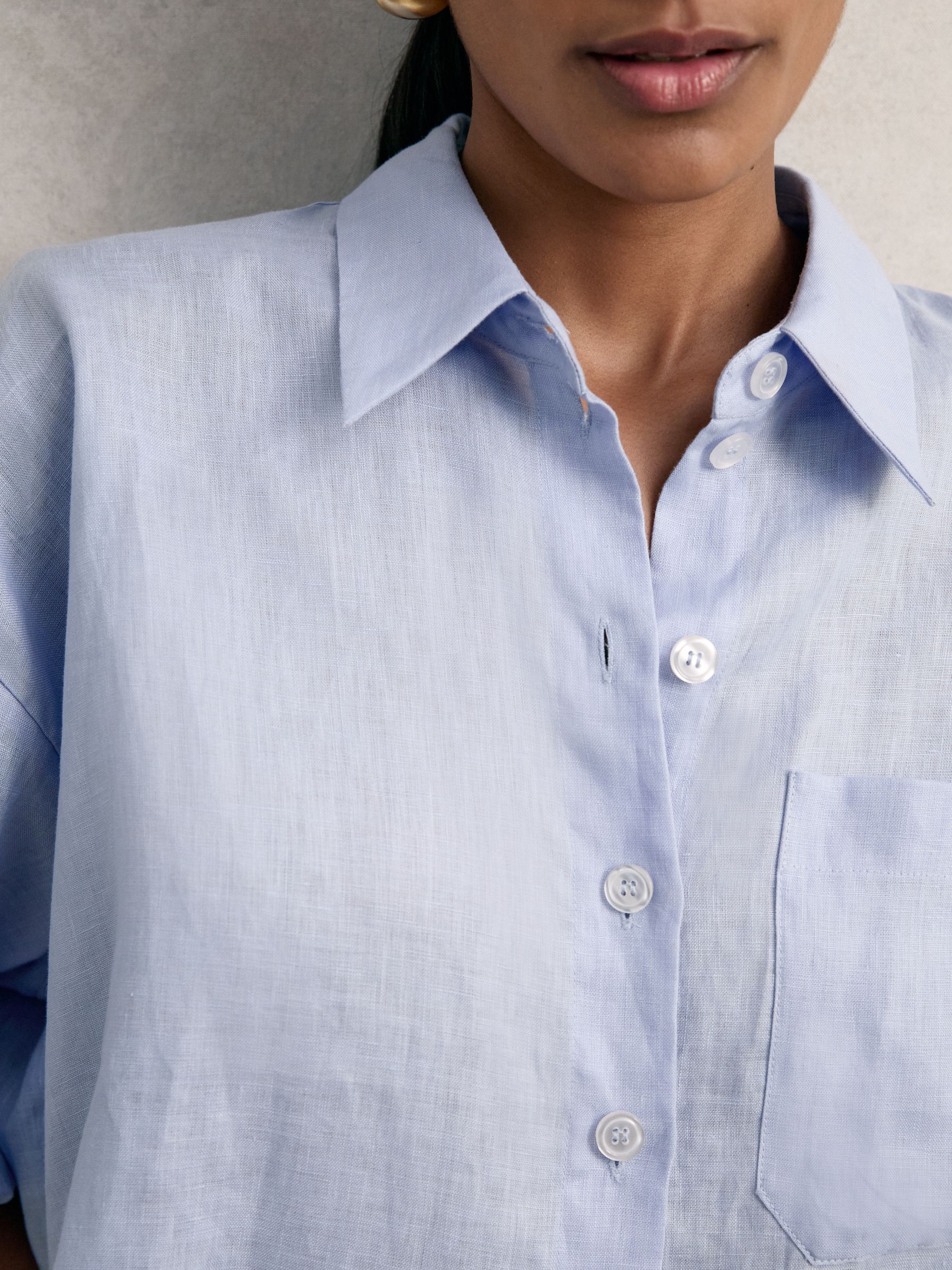 Oversize Linen Cropped Shirt in Blue - Image 6 of 8