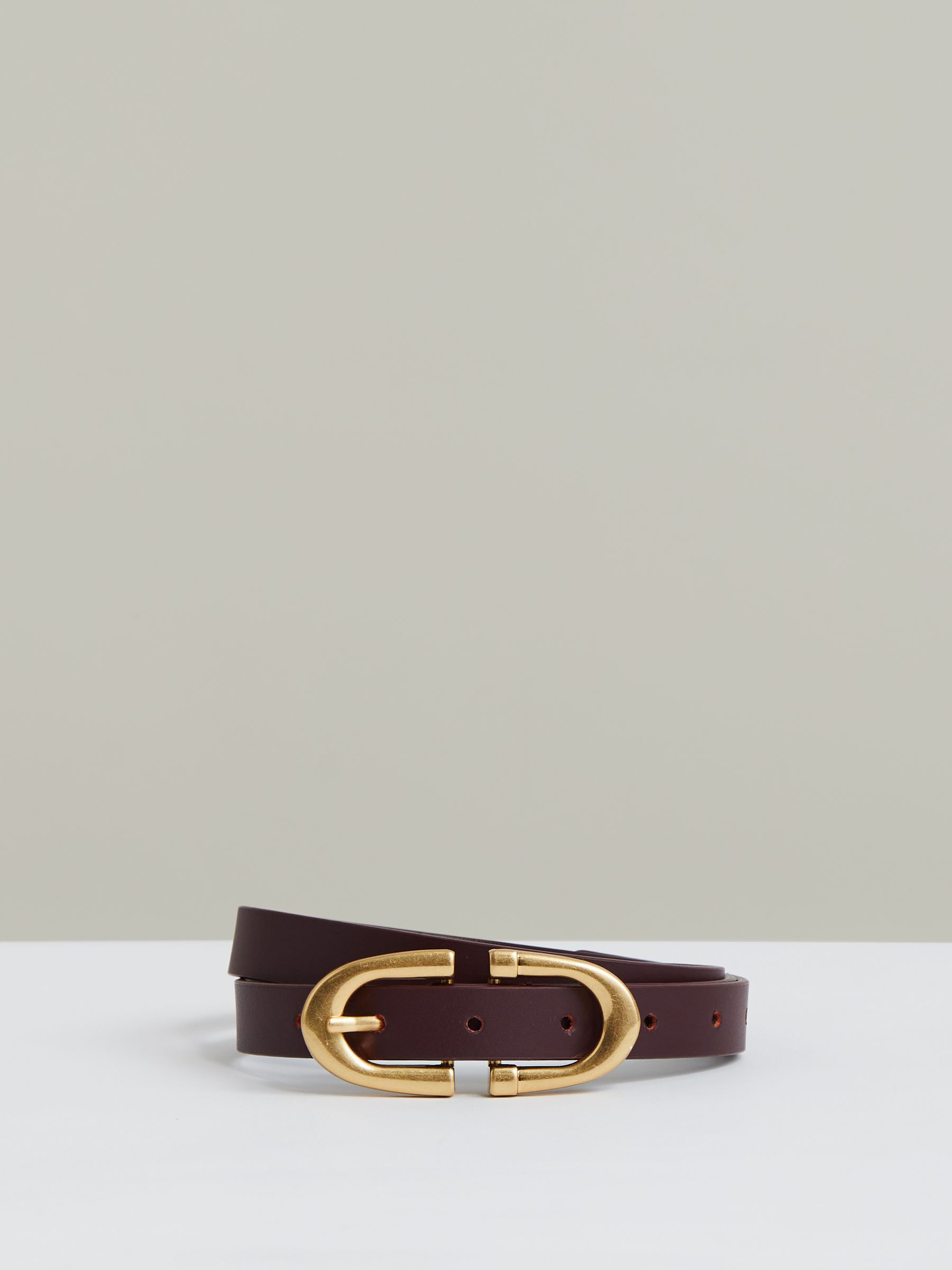Horseshoe Belt in Burgundy - Image 1 of 4