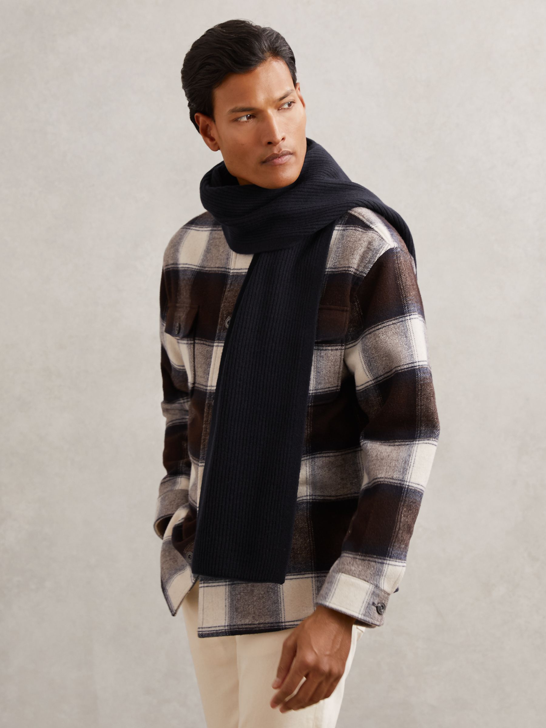 Merino Wool Scarf and Beanie Gift Set in Navy - Image 5 of 7