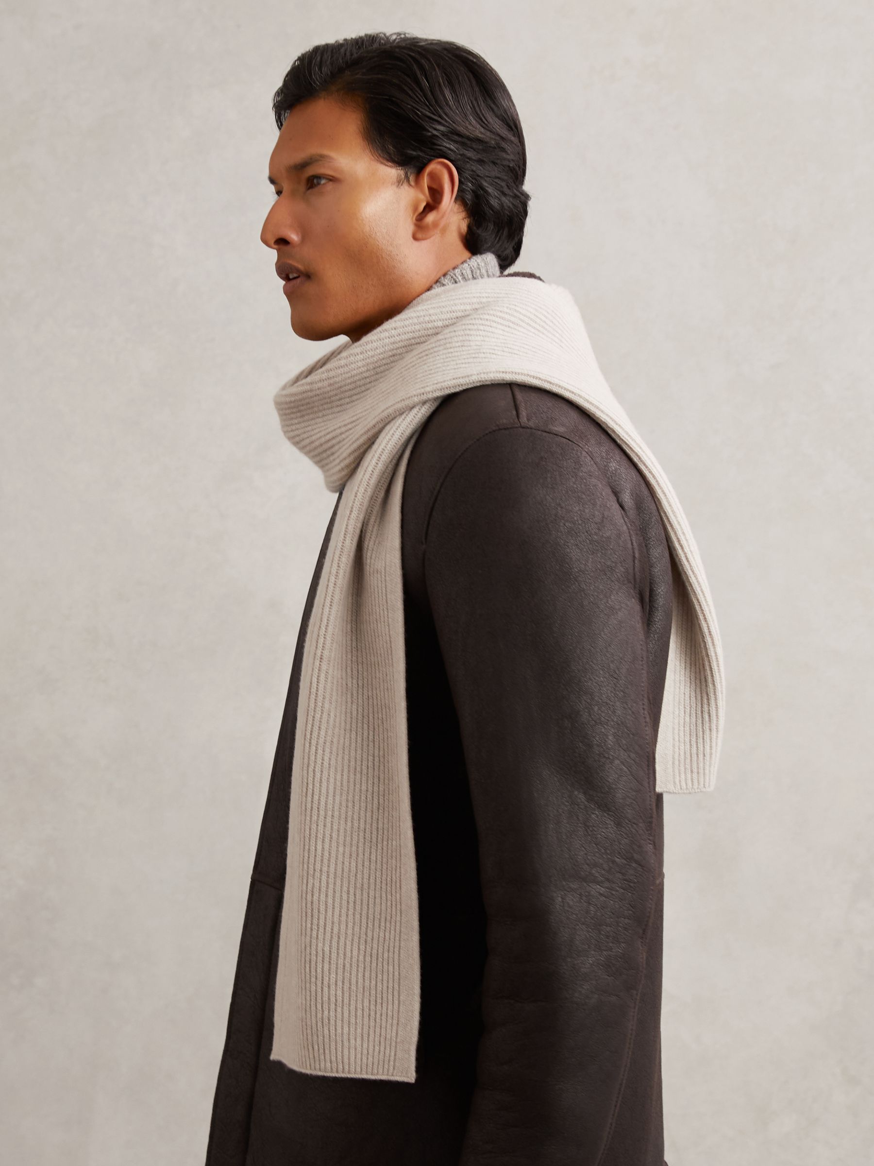 طقم هدايا من وشاح وقبعة من صوف الميرينو بلون مزيج الشوفان الفاتح - صورة 5 من 7