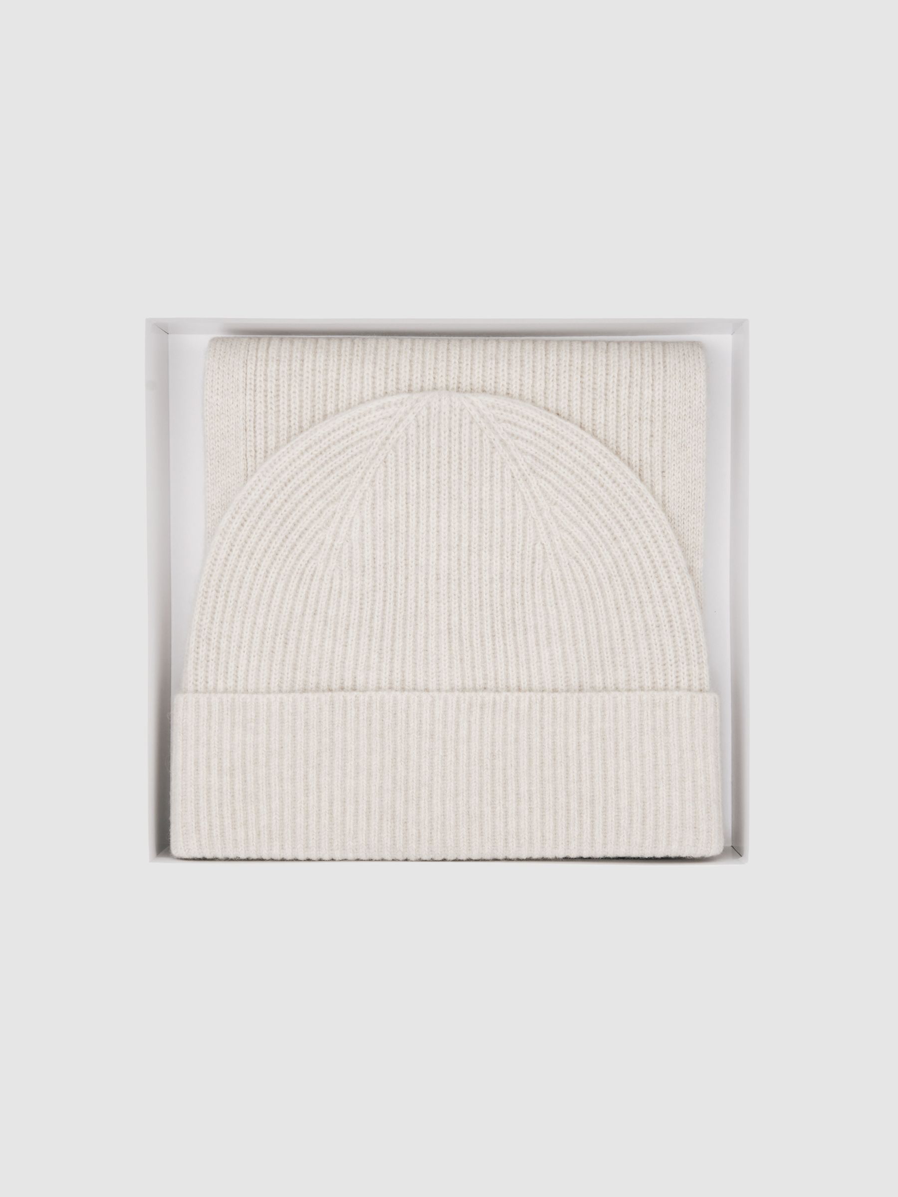 طقم هدايا من وشاح وقبعة من صوف الميرينو بلون مزيج الشوفان الفاتح - صورة 6 من 7