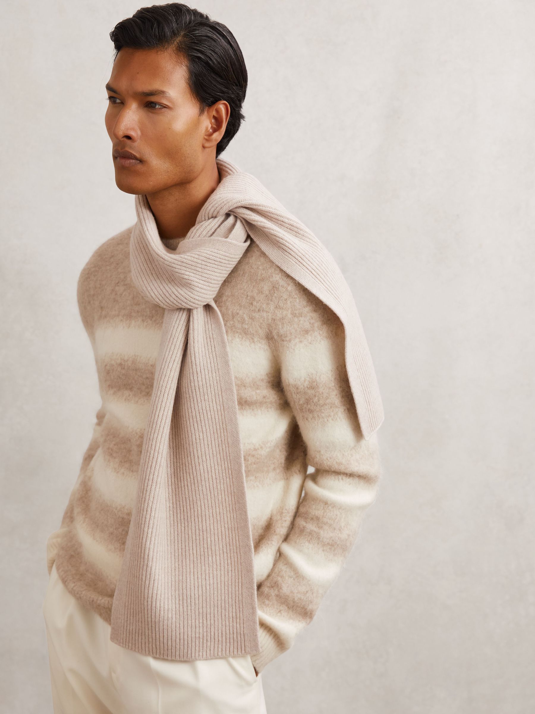 Light Oatmeal Melange - Reiss Chesterfield Scarf - صورة 2 من 5 Light Oatmeal Melange - Reiss Chesterfield Scarf - صورة 2 من 5