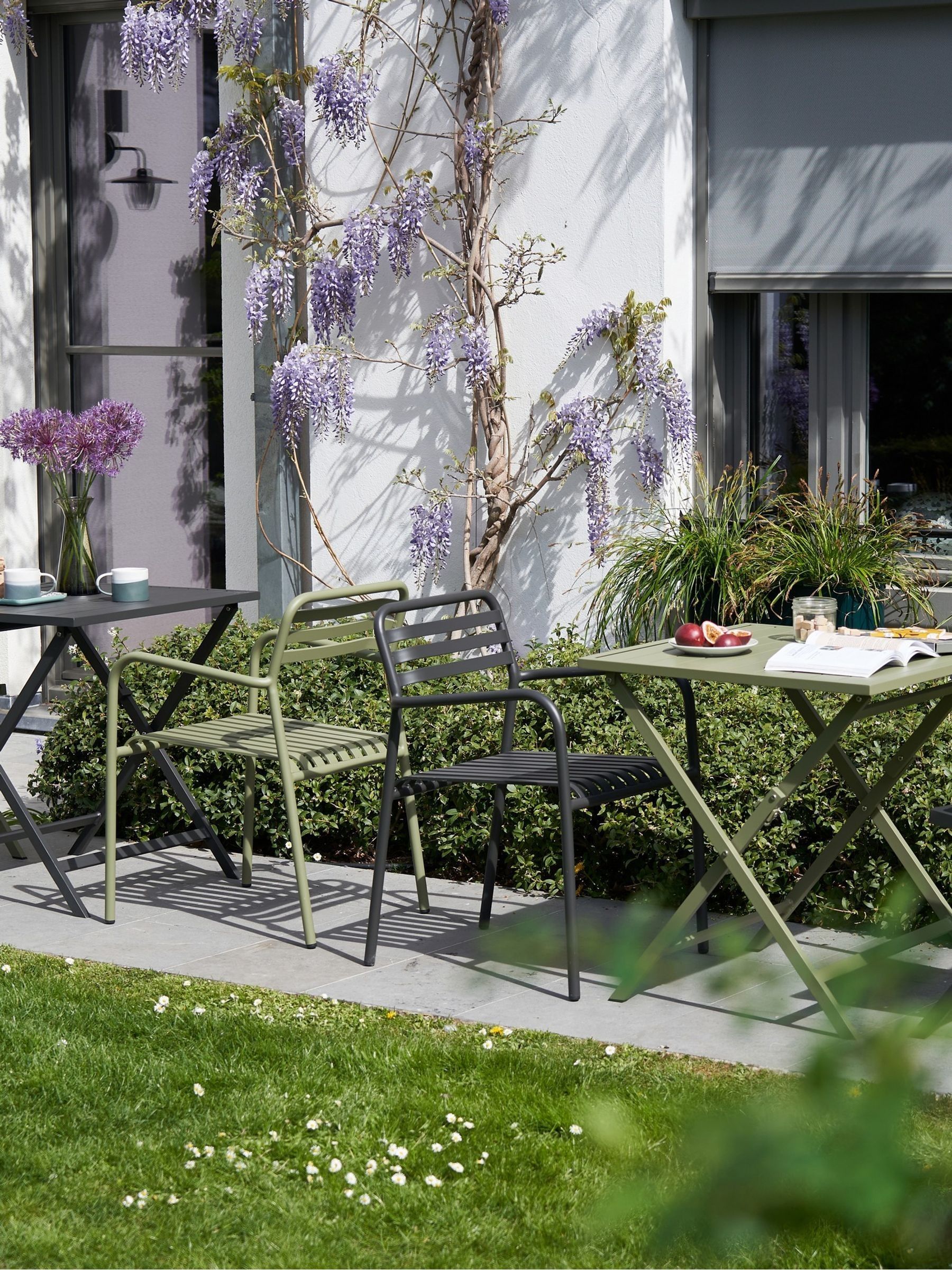 La Redoute Intérieurs Set of 2 Khaki Manni Aluminium Garden Armchairs - Image 1 of 6