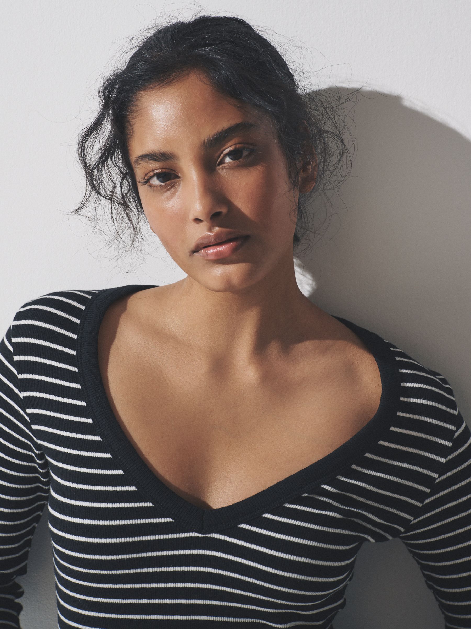 Black/Stripe/Grey/White - 4 Pack V-Neck Ribbed Long Sleeve T-Shirts - Image 4 of 6