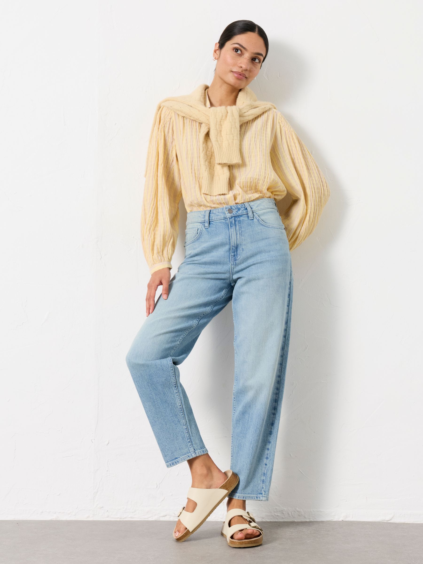 Marlow Bleach Denim Taper Leg Jean - Image 3 of 7